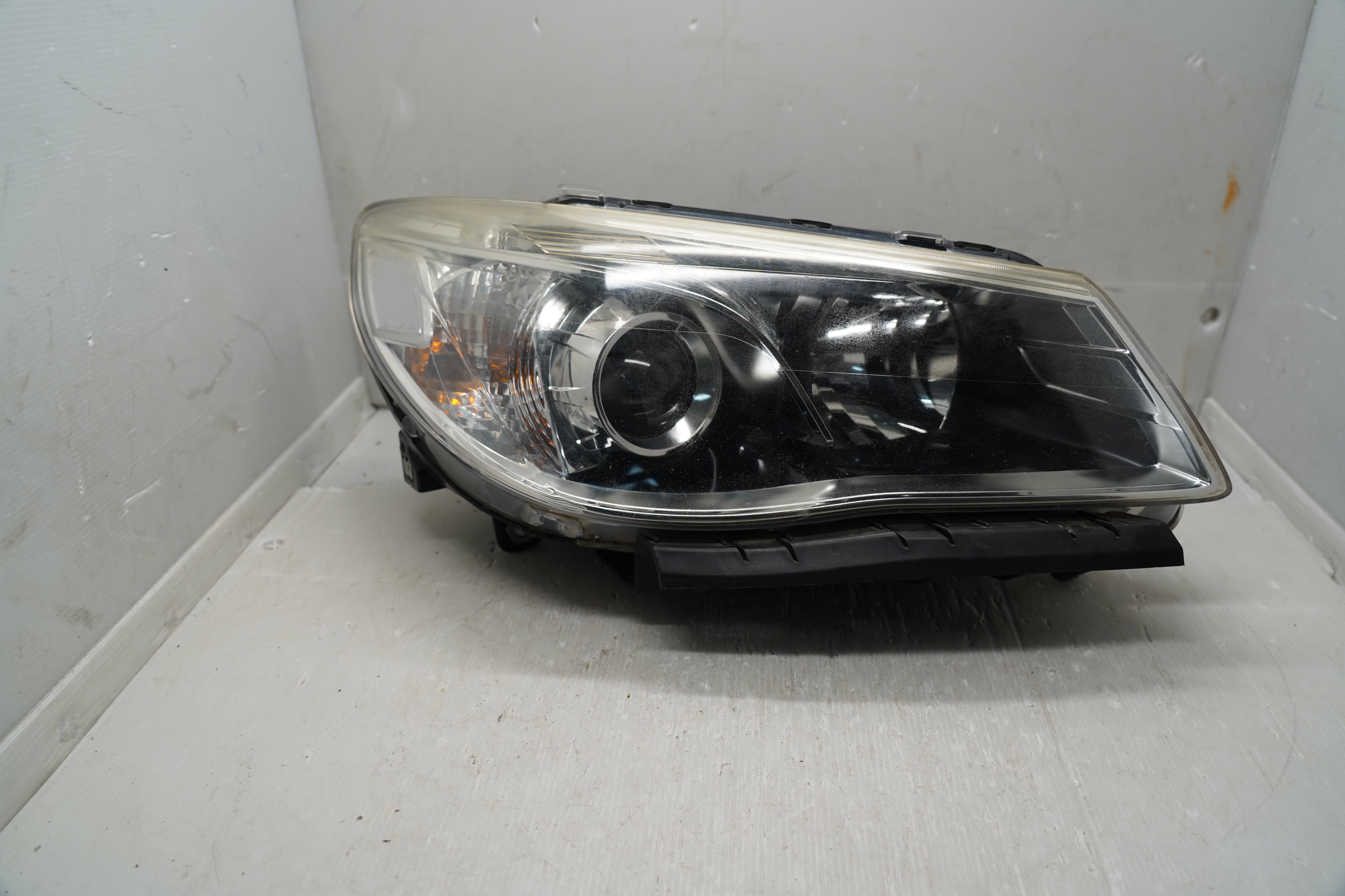 HOLDEN COMMODORE VF SV6 2013-2017 HALOGEN R.H.S HEADLIGHT GENUINE
