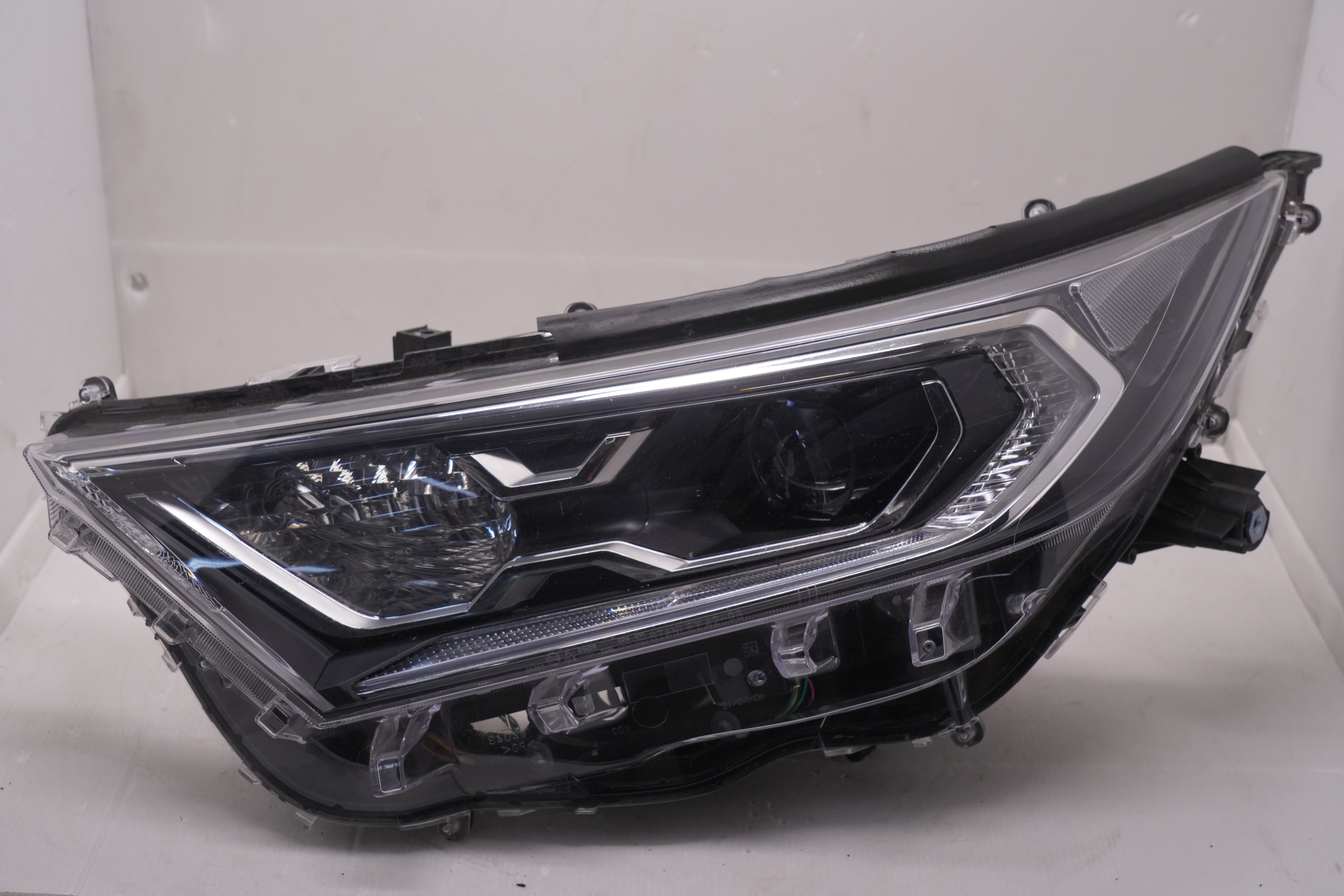 TOYOTA RAV4 V XA50 2019-2021 LENS LED L.H.S HEADLIGHT GENUINE