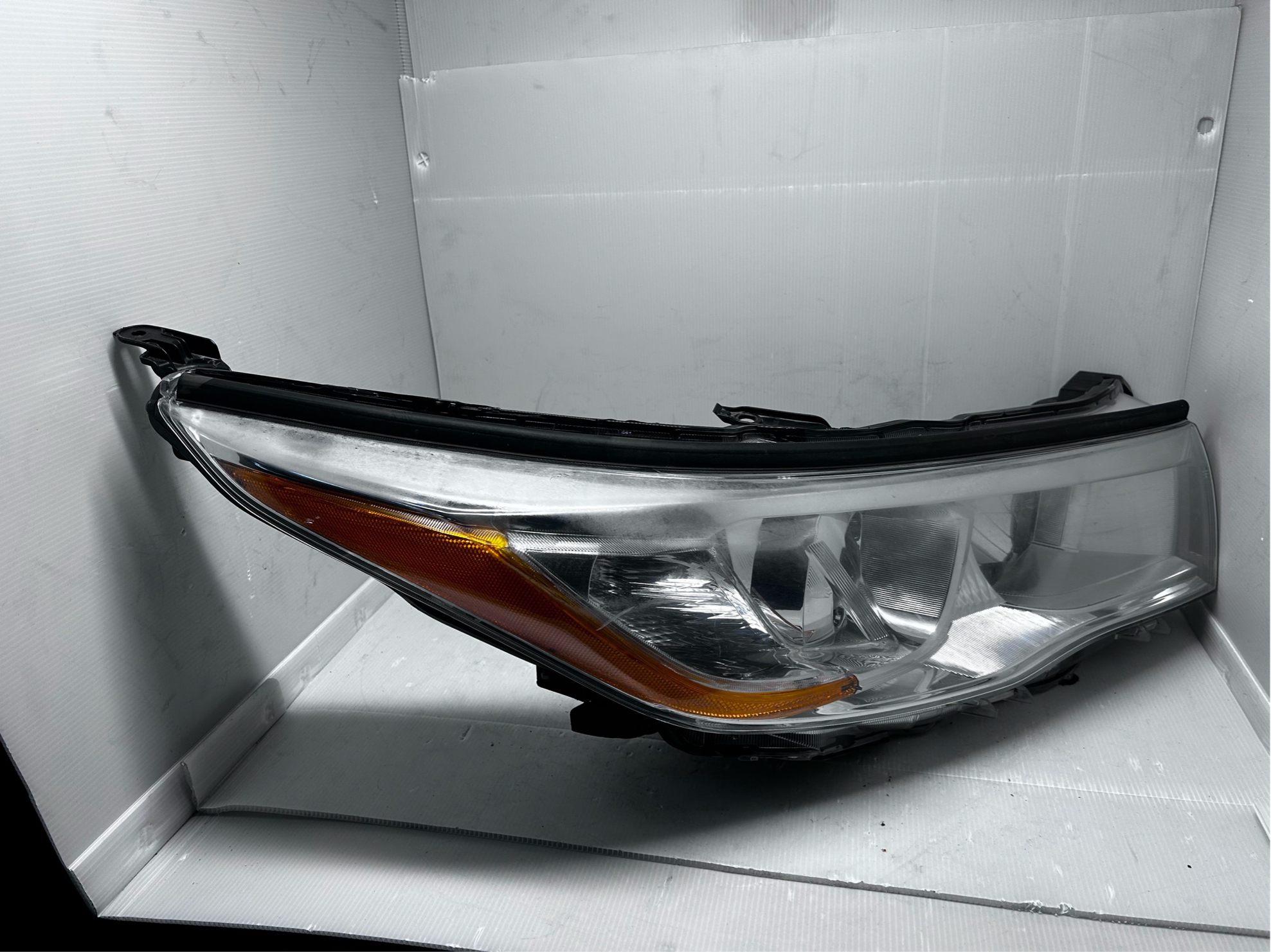 TOYOTA KLUGER / HIGHLAND 2014-2016 HALOGEN R.H.S HEADLIGHT GENUINE