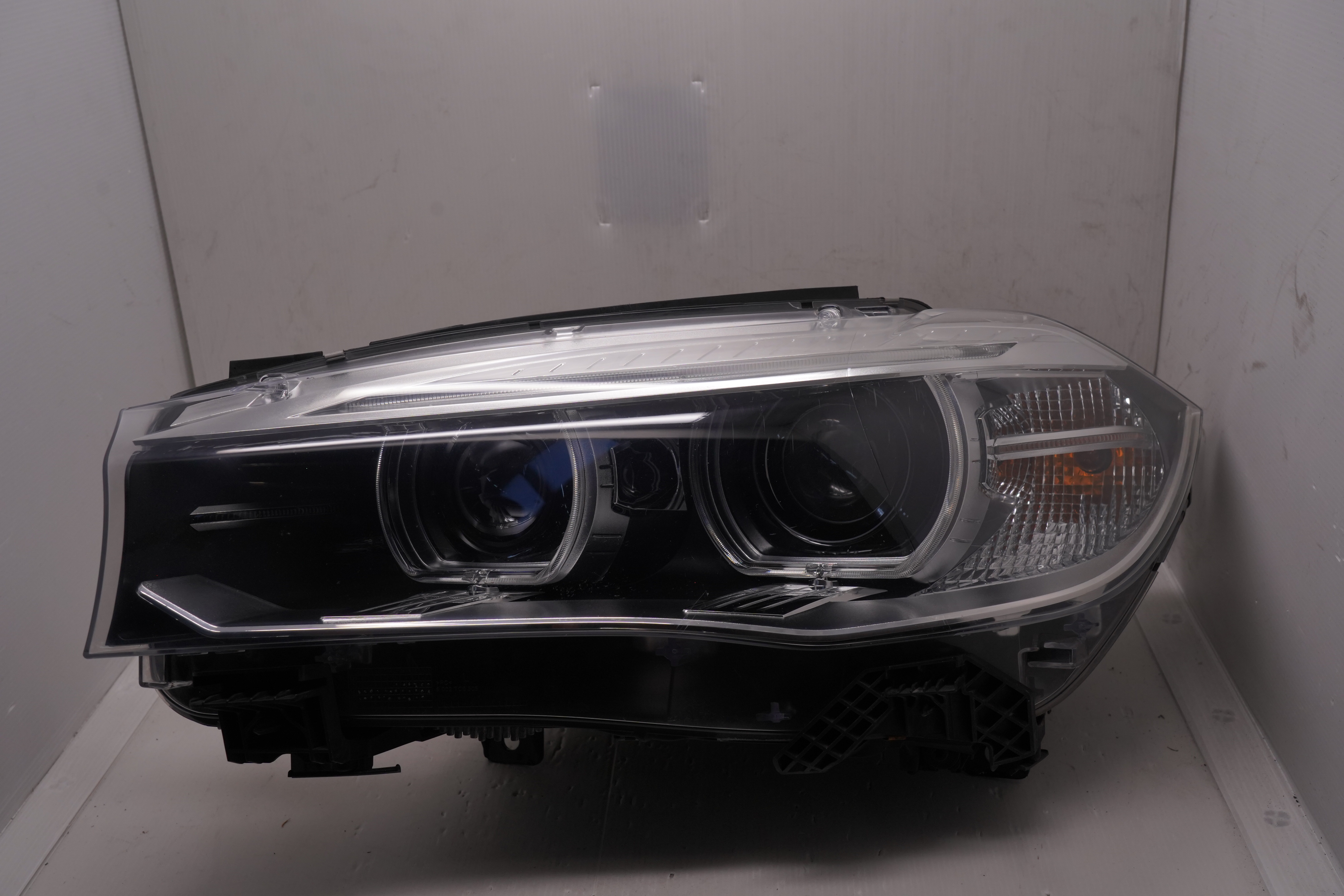 BMW X5 F15 X6 F16 2014-2017 XENON L.H.S HEADLIGHT GENUINE