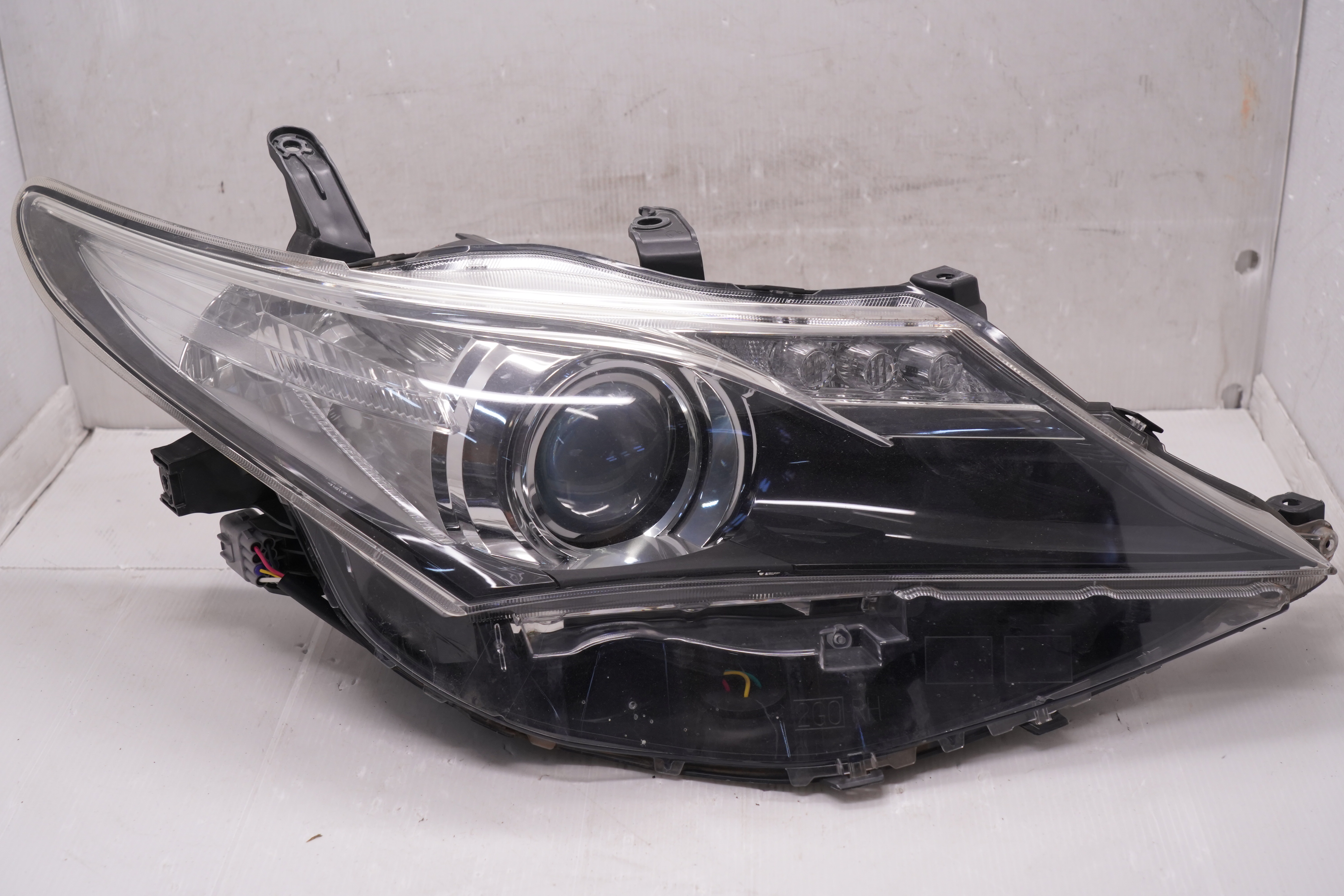 TOYOTA COROLLA AURIS NZE181H 2012-2014 HALOGEN L.H.S HEADLIGHT GENUINE