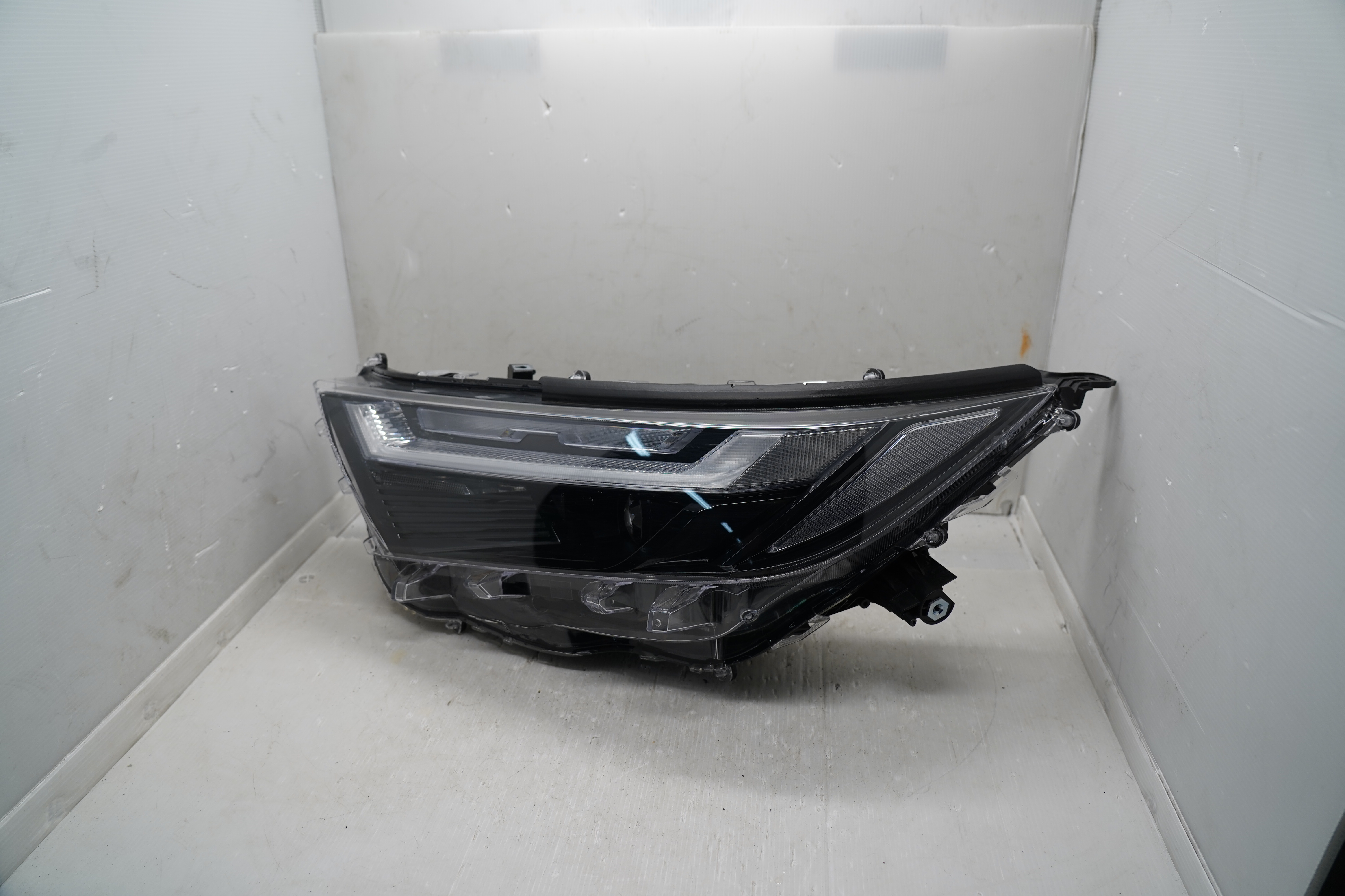 TOYOTA RAV4 2022-2023 LENS LED R.H.S HEADLIGHT GENUINE