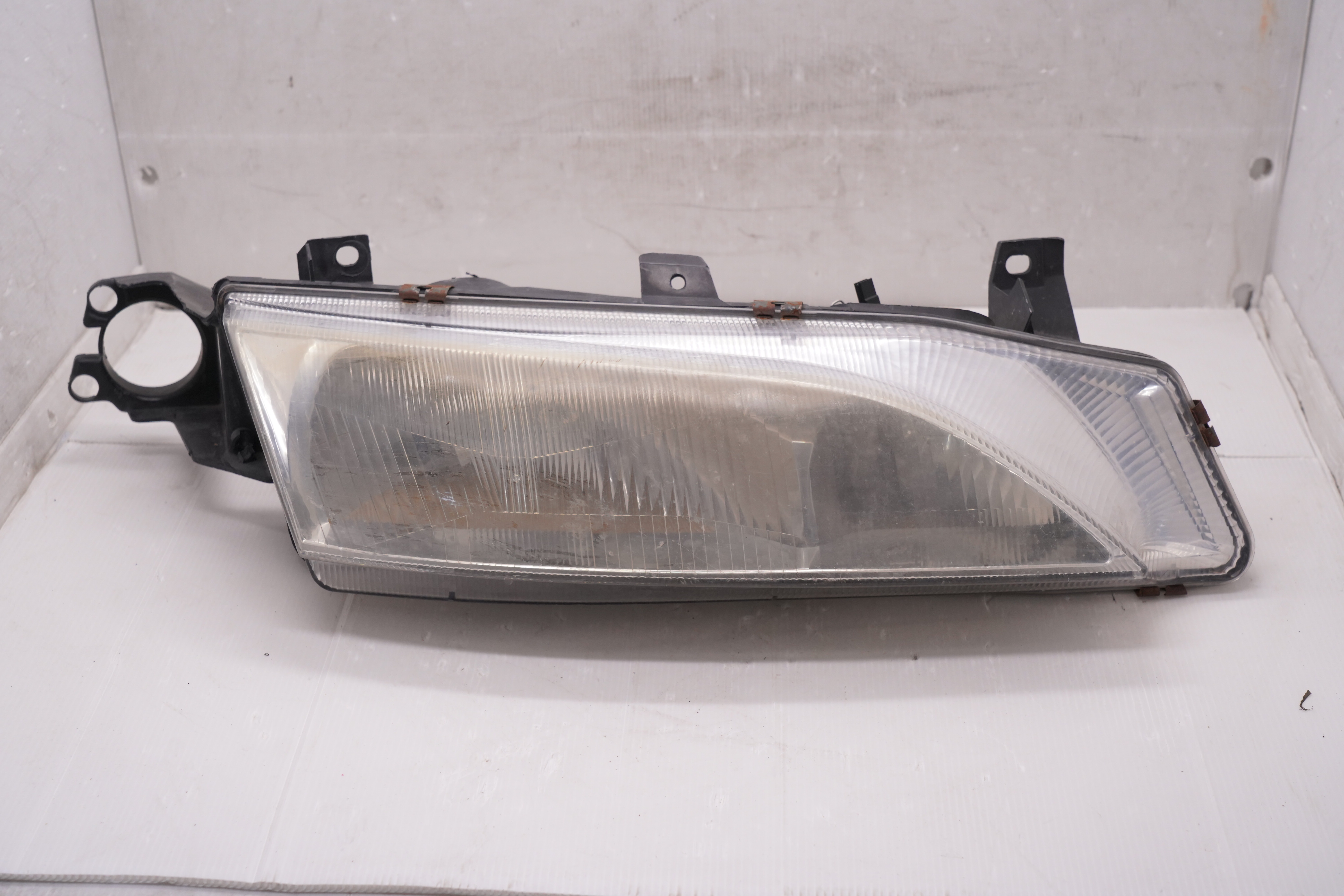 FORD FALCON 1996-1998 HALOGEN R.H.S HEADLIGHT GENUINE