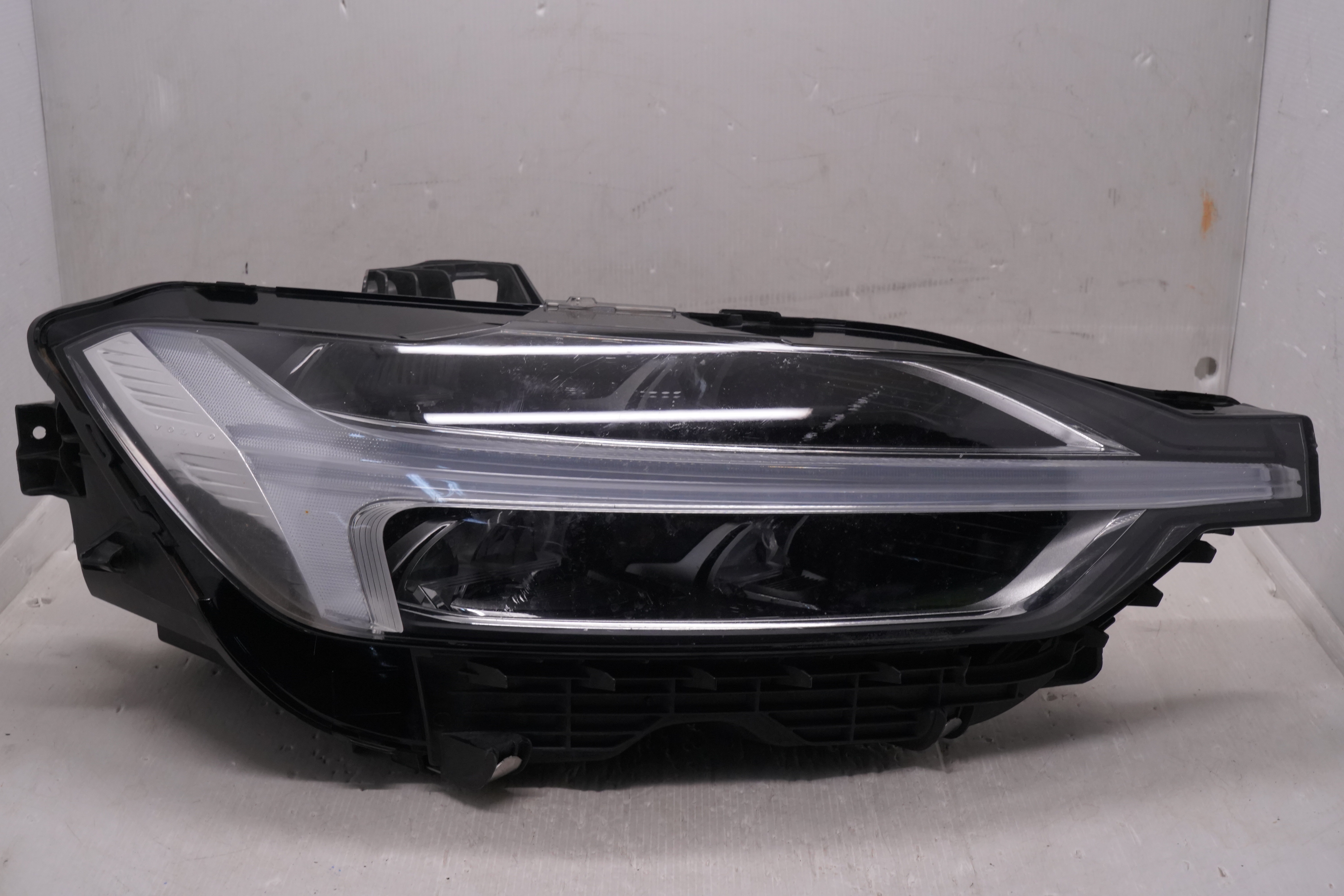 VOLVO XC60 D4 2018-2023 LED R.H.S HEADLIGHT GENUINE