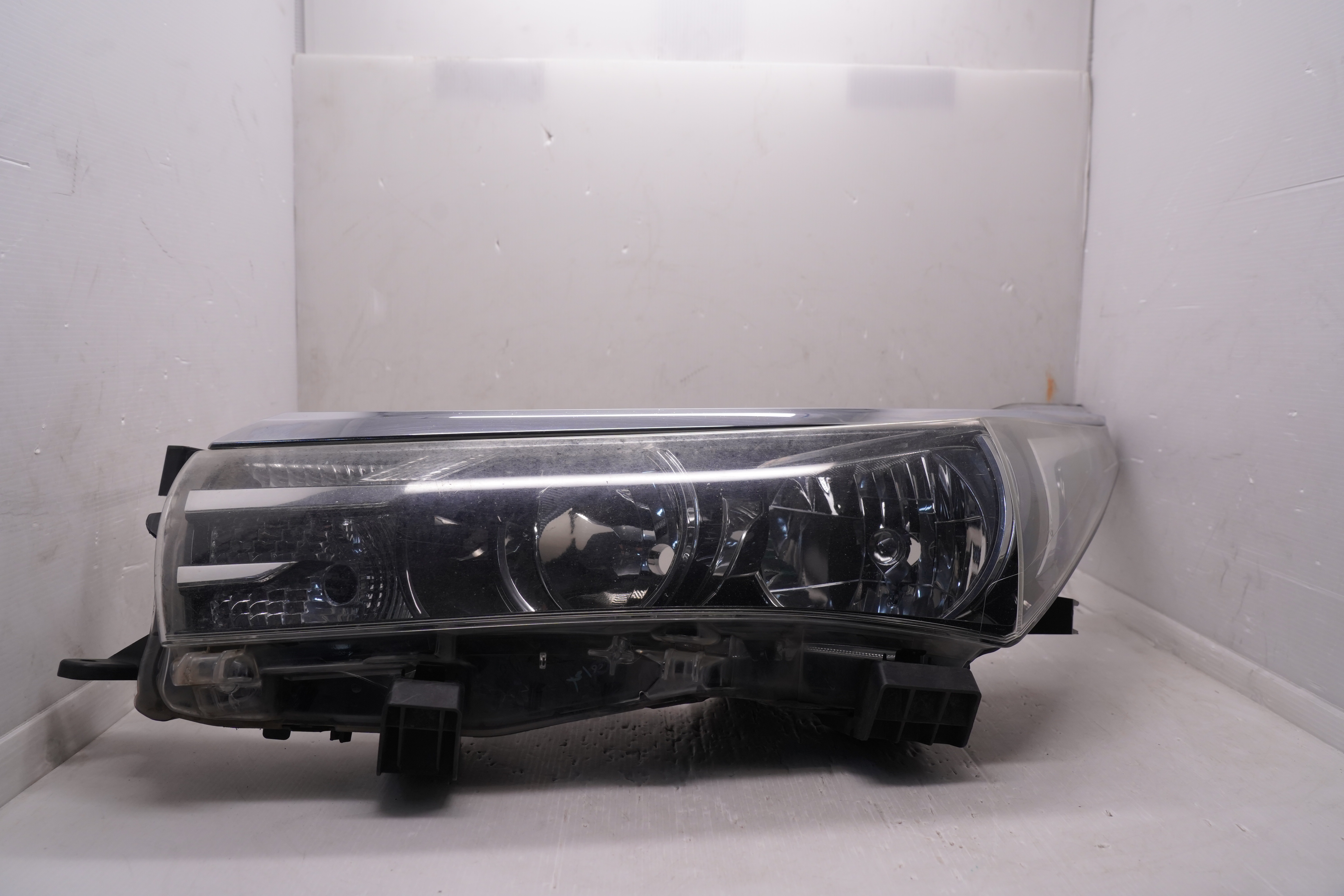 TOYOTA COROLLA 2014-2016 HALOGEN L.H.S HEADLIGHT GENUINE