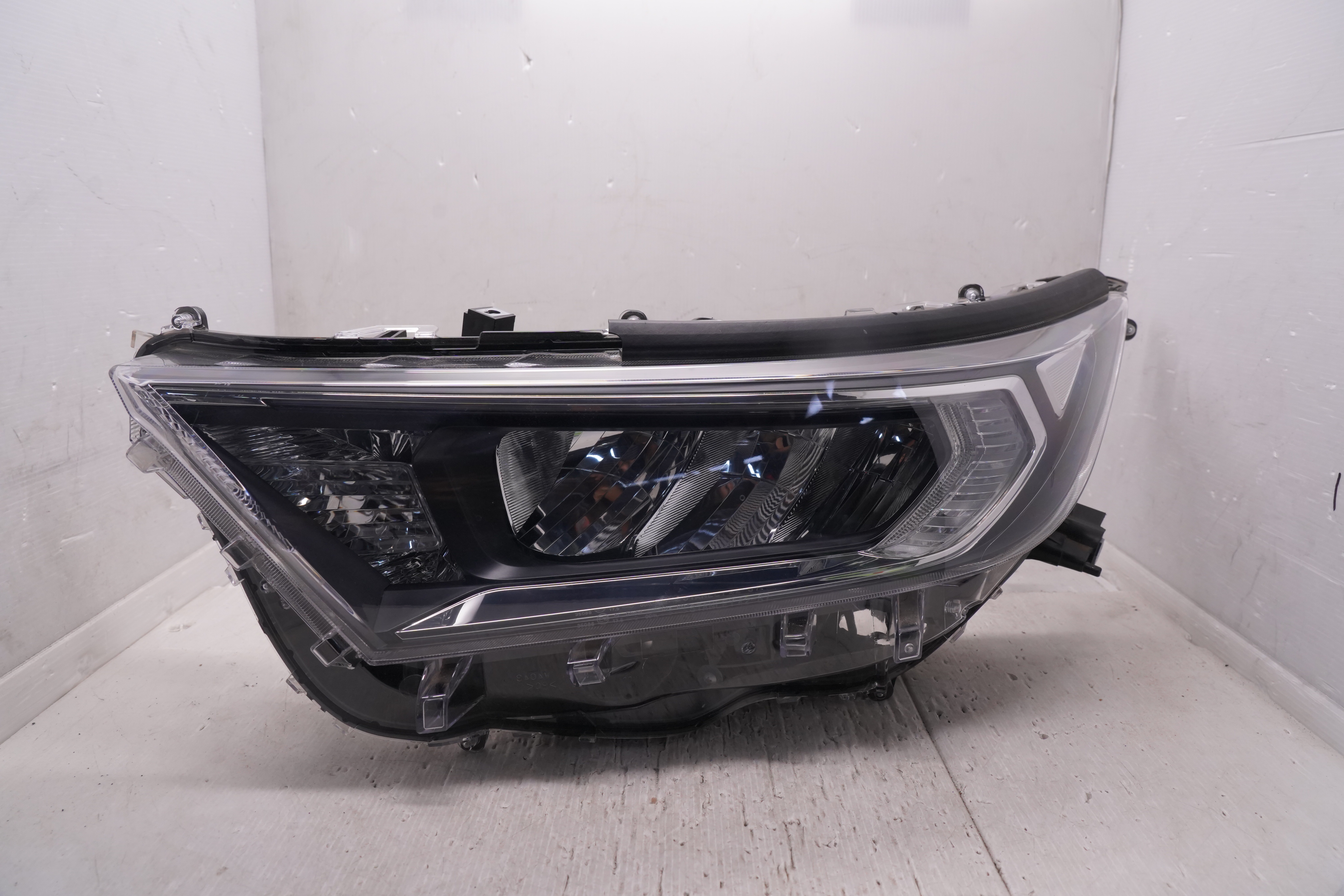 TOYOTA RAV4 V XA50 2019-2021 LED L.H.S HEADLIGHT GENUINE