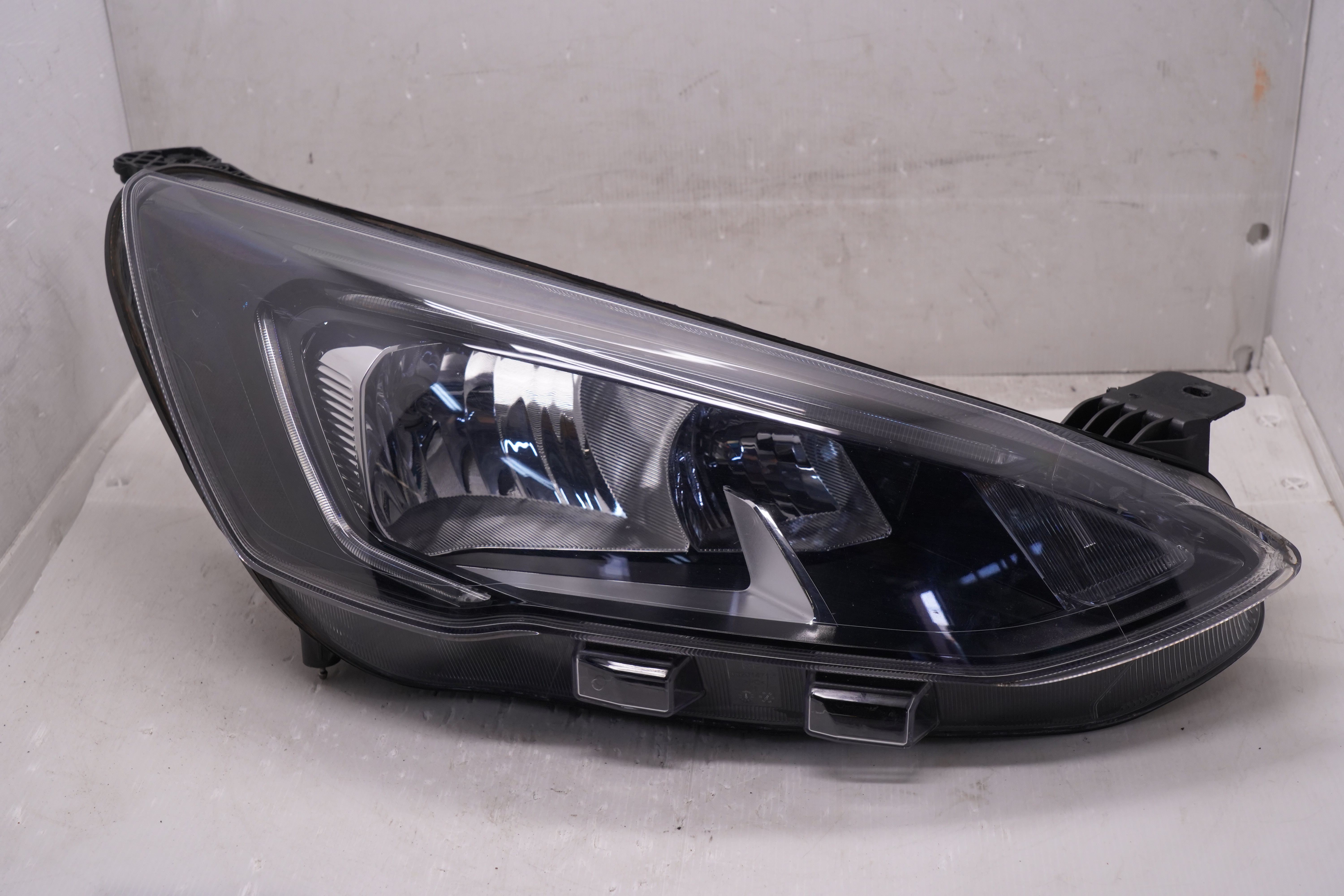 FORD FOCUS MK4 2019-2021 HALOGEN L.H.S HEADLIGHT GENUINE