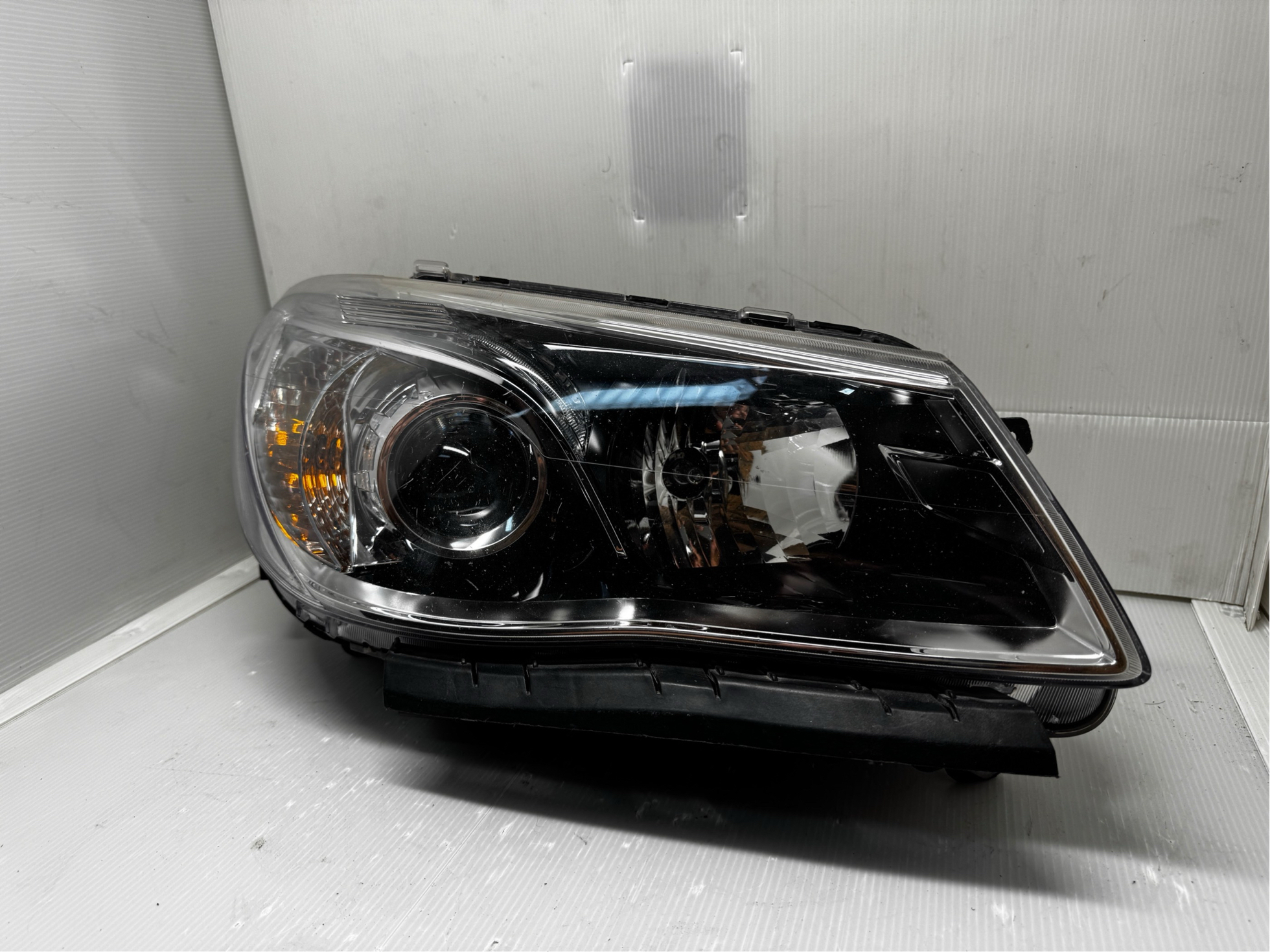 Holden COMMODORE VF SV6 2013-2017 HALOGEN R.H.S HEADLIGHT GENUINE