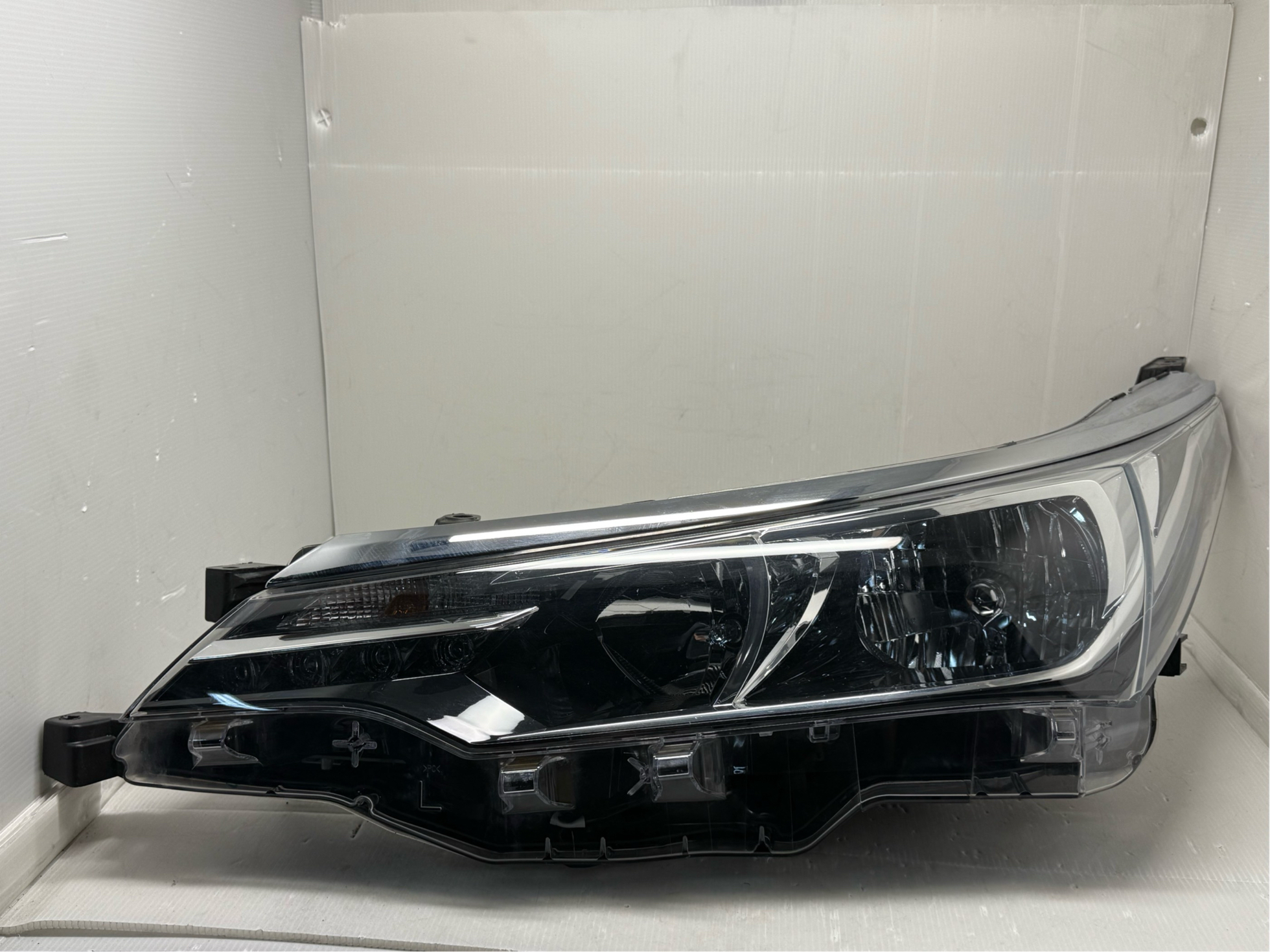 Toyota COROLLA 2017-2018 HALOGEN L.H.S HEADLIGHT GENUINE