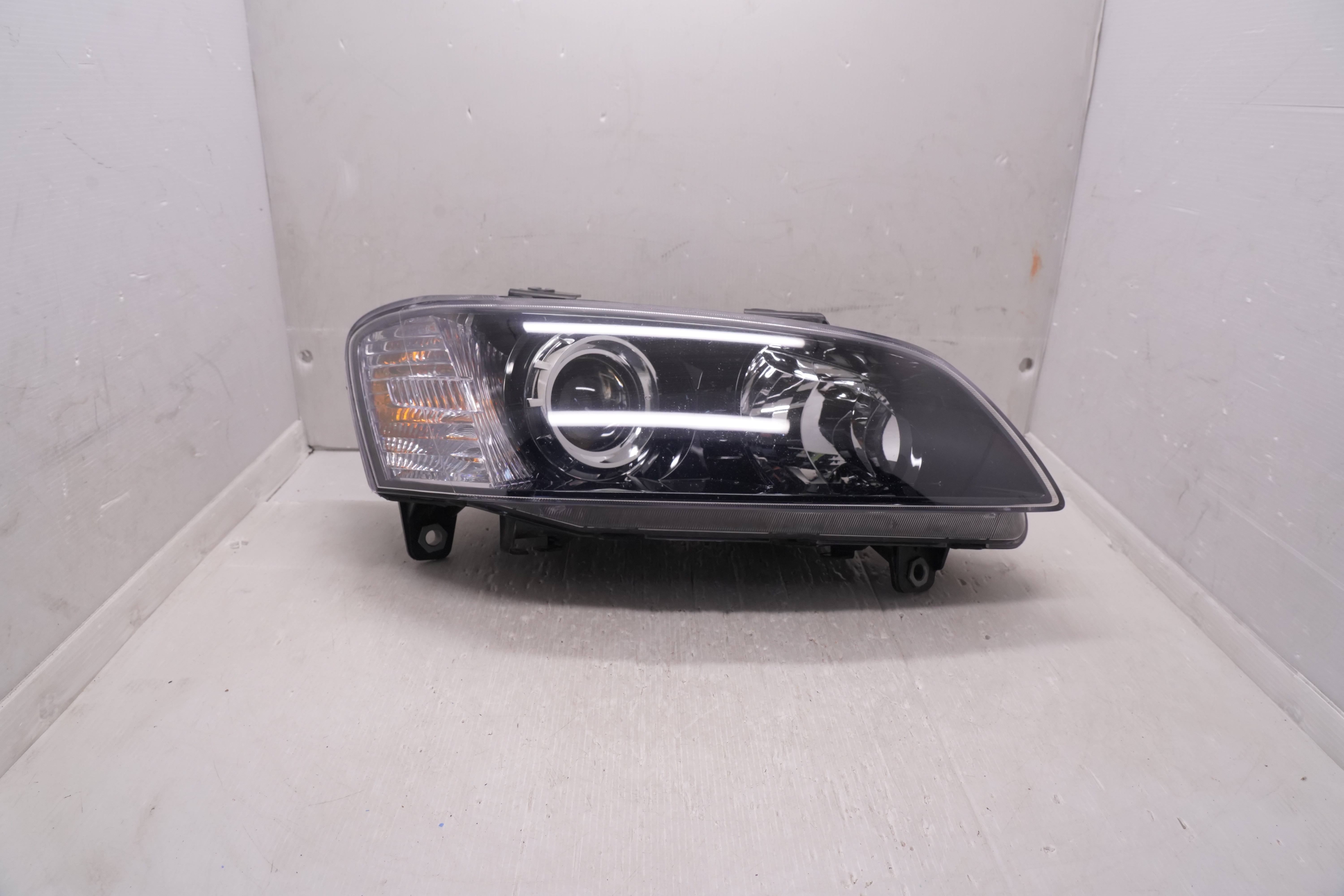 HOLDEN COMMODORE VE SV6 2007-2010 LENS HALOGEN R.H.S HEADLIGHT GENUINE