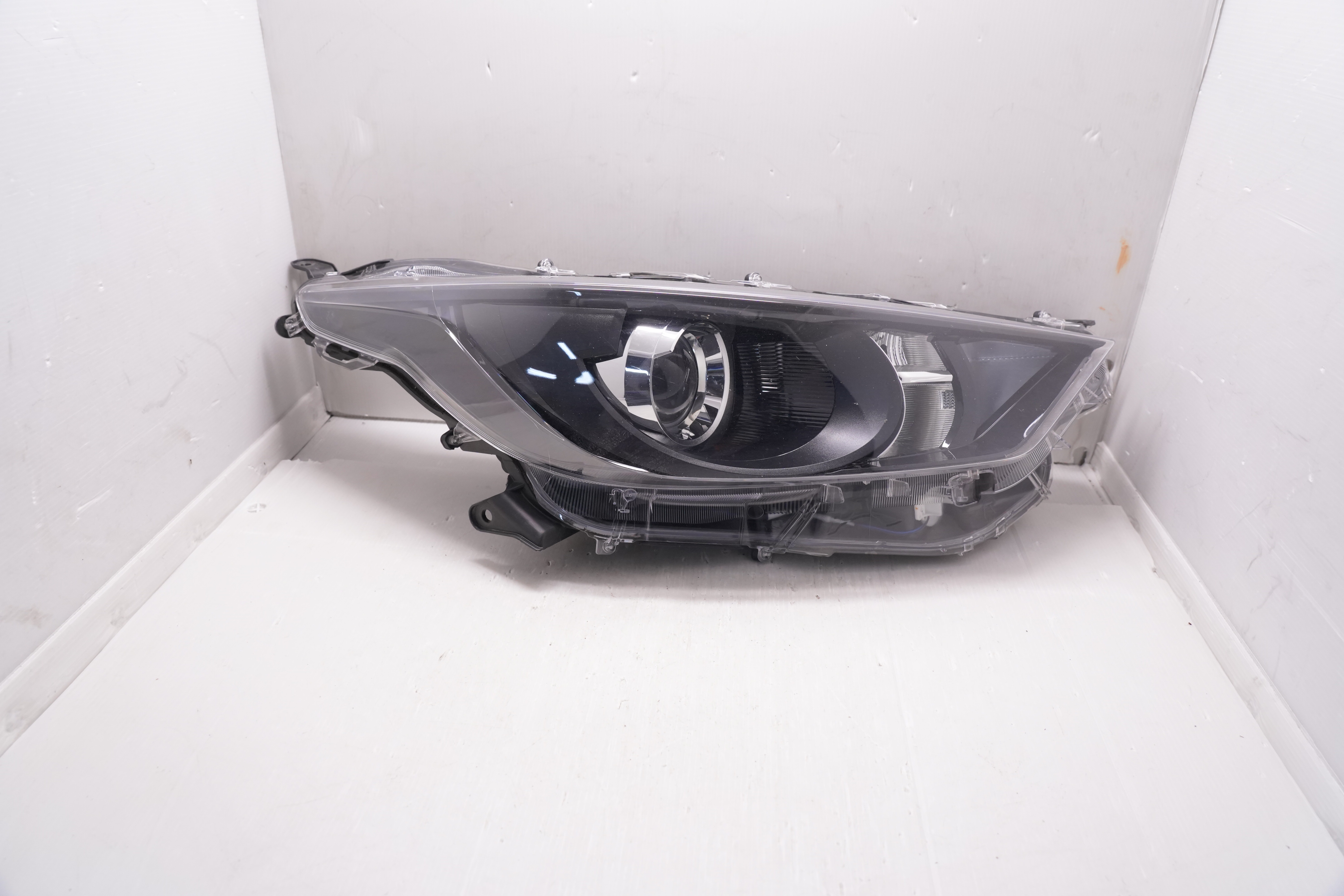 TOYOTA YARIS 2020-2023 HALOGEN R.H.S HEADLIGHT GENUINE