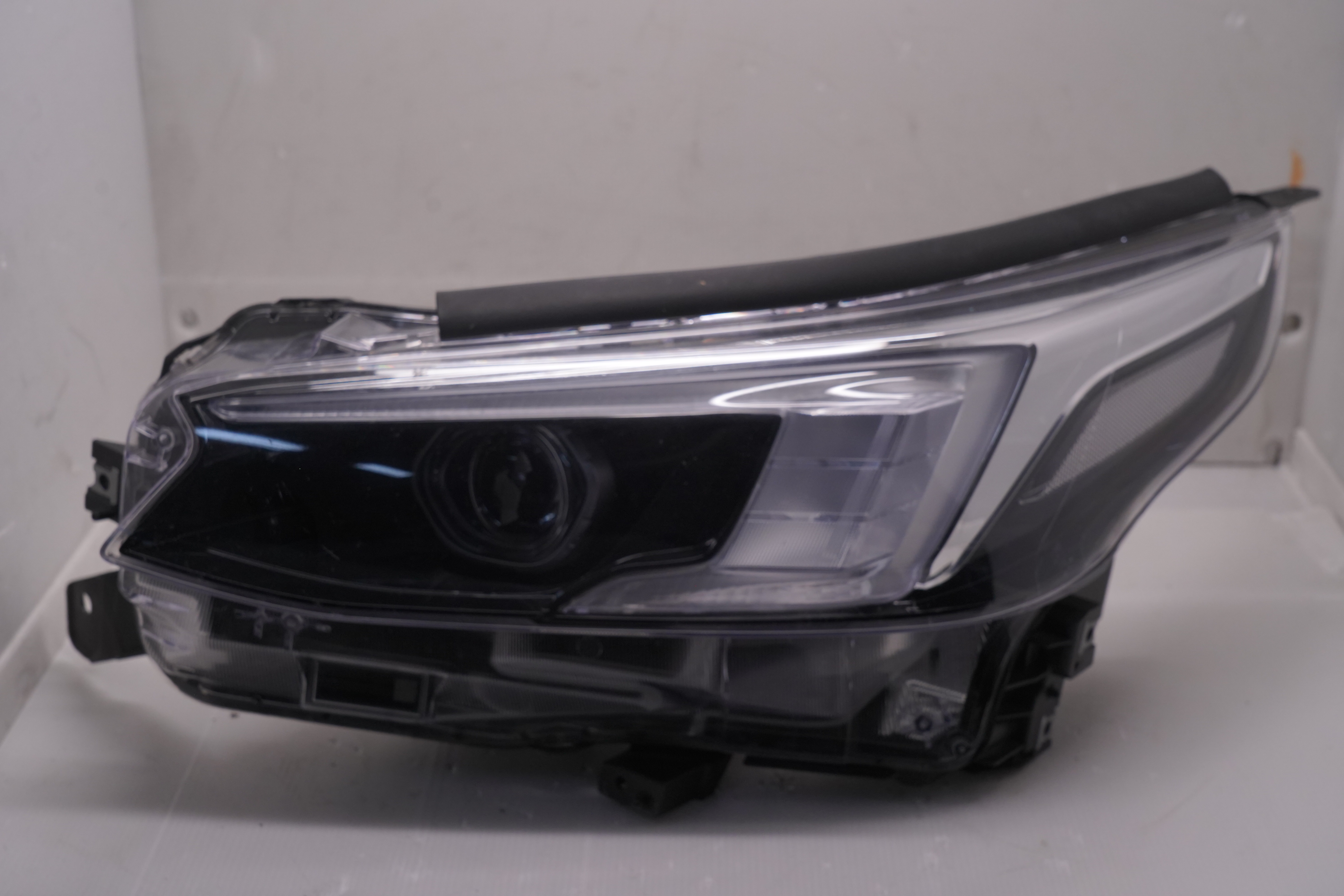 SUBARU LIBERTY OUTBACK 2020-2022 LED L.H.S HEADLIGHT GENUINE