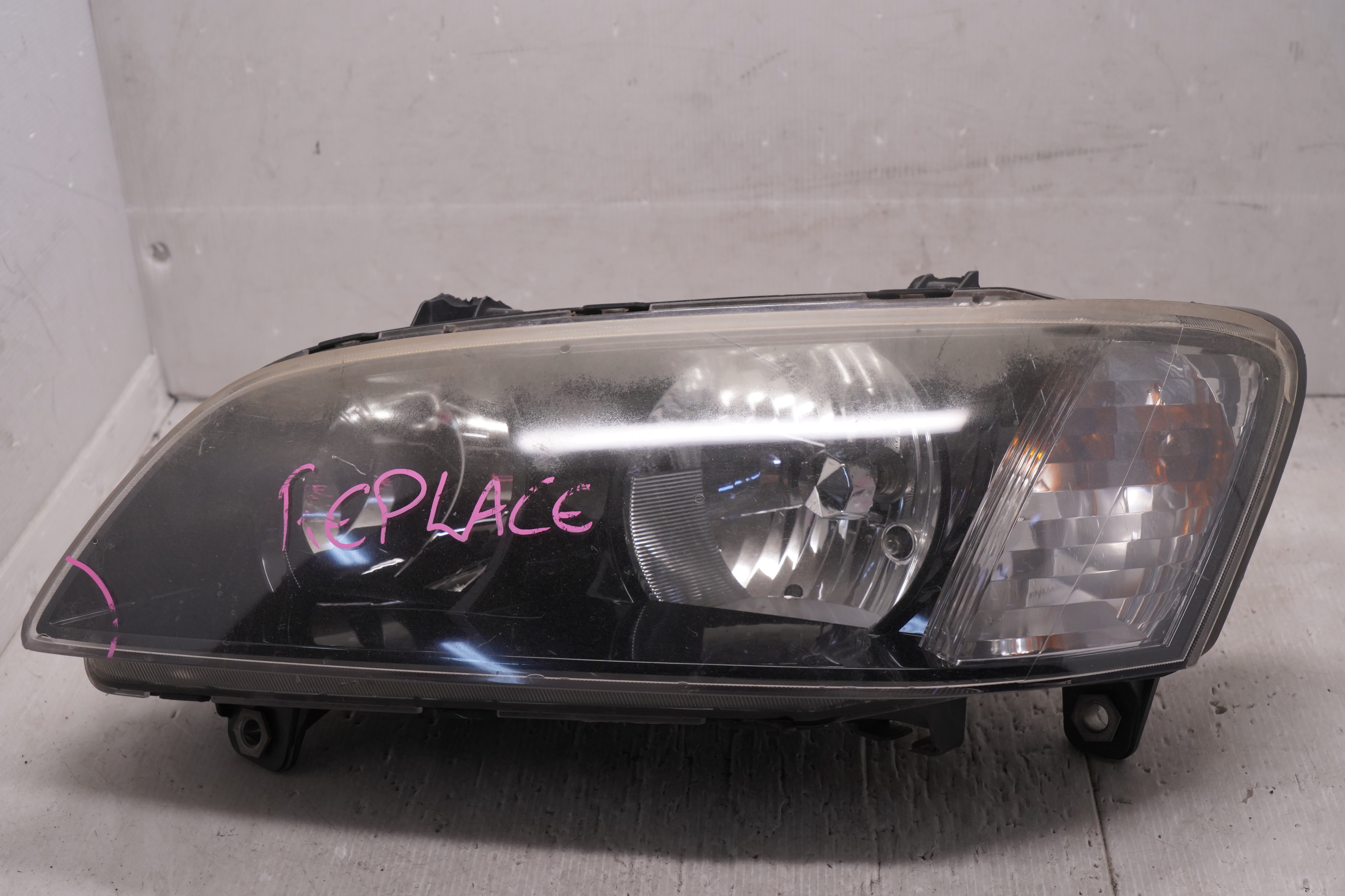 HOLDEN COMMODORE VE SV6 2007-2010 HALOGEN L.H.S HEADLIGHT GENUINE