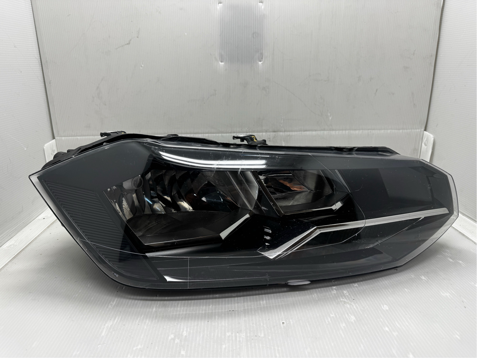 VOLKSWAGEN POLO 2017-2020 HALOGEN R.H.S HEADLIGHT GENUINE