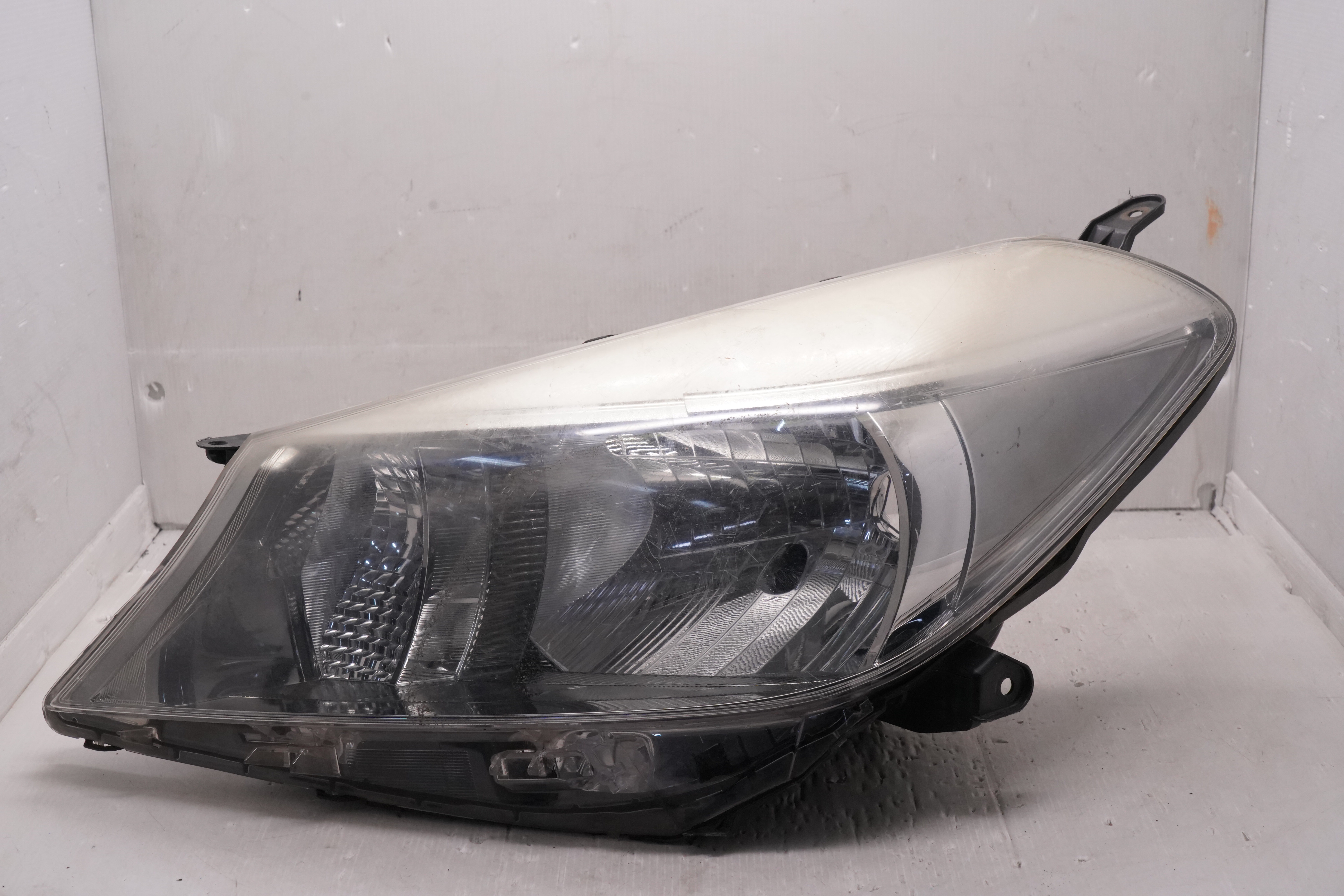 TOYOTA YARIS VITZ NSP130 2011-2013 HALOGEN L.H.S HEADLIGHT GENUINE