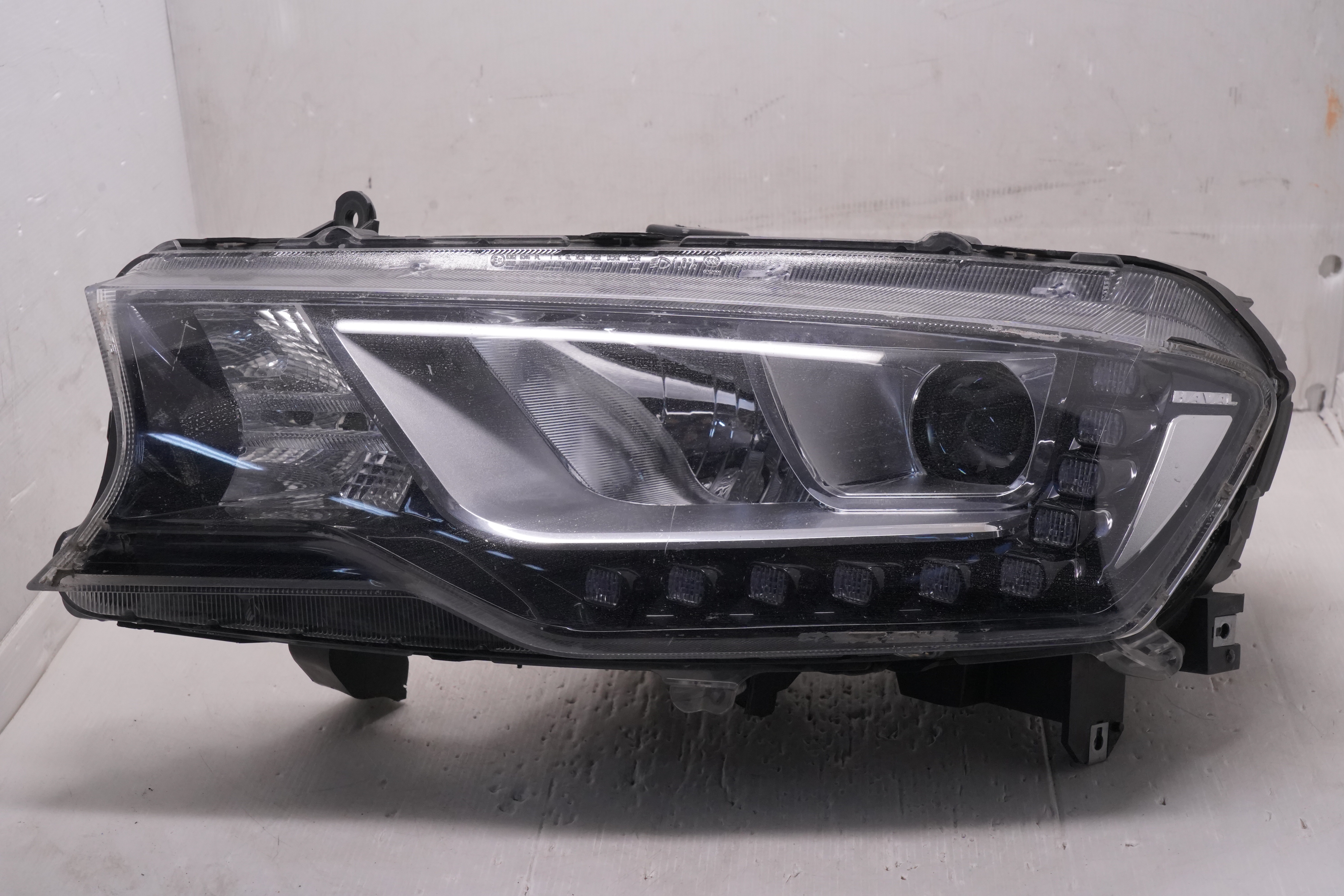 HAVAL H6 2016 2017 DEFECTS R.H.S HEADLIGHT GENUINE