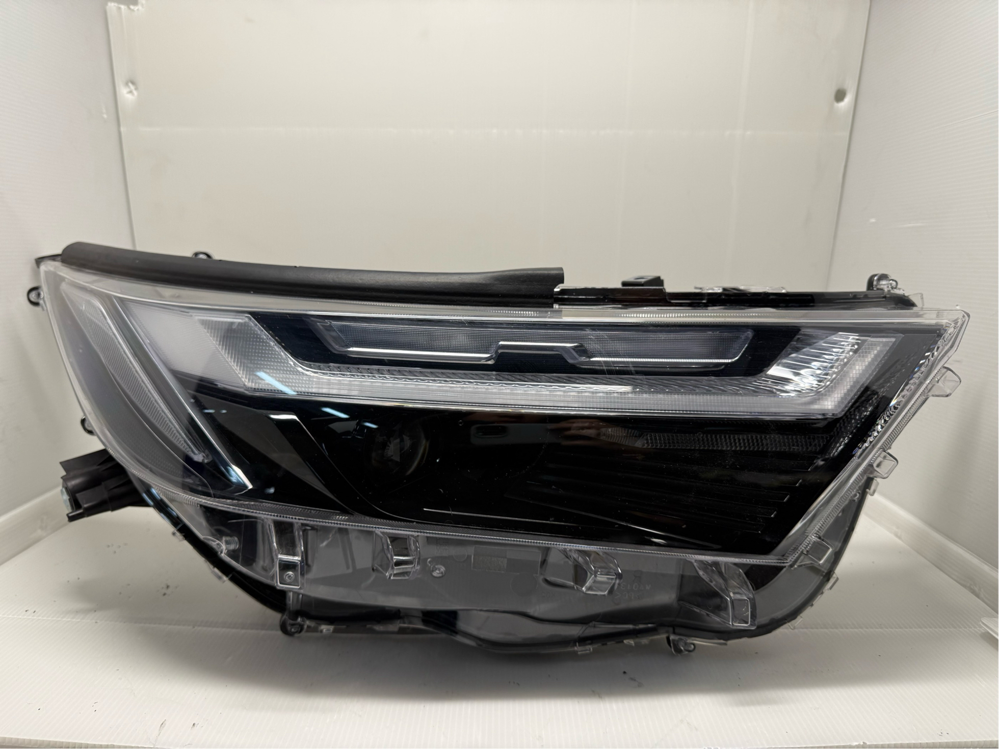 TOYOTA RAV4 2022-2023 LED R.H.S HEADLIGHT GENUINE