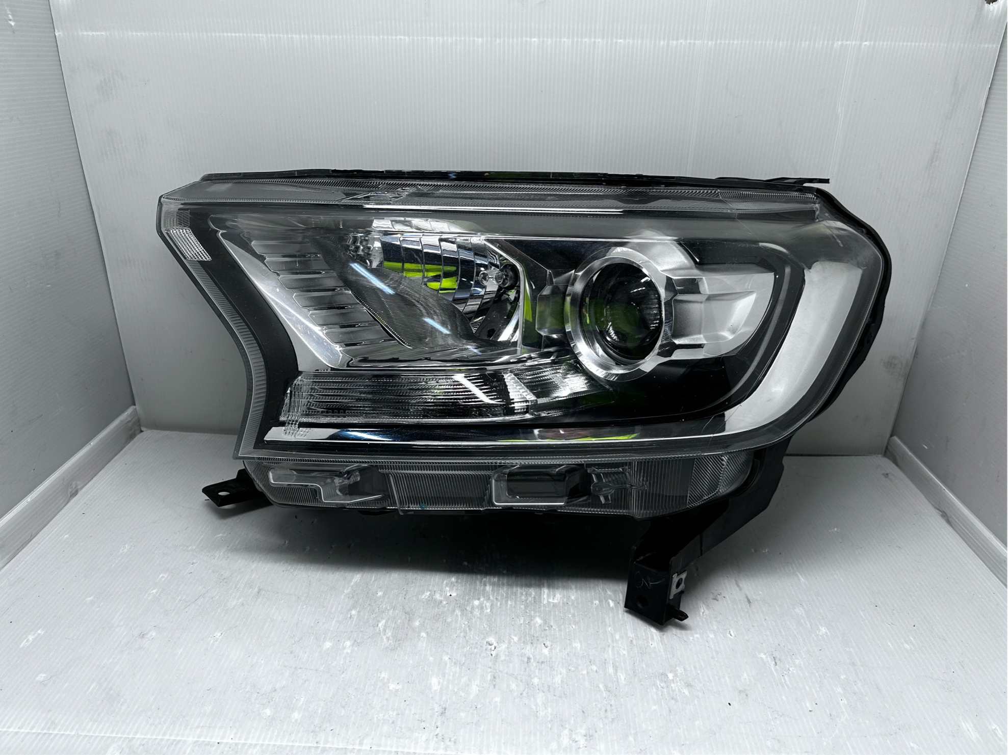 Ford EVEREST/RANGER 2015-2019 XENON L.H.S HEADLIGHT GENUINE