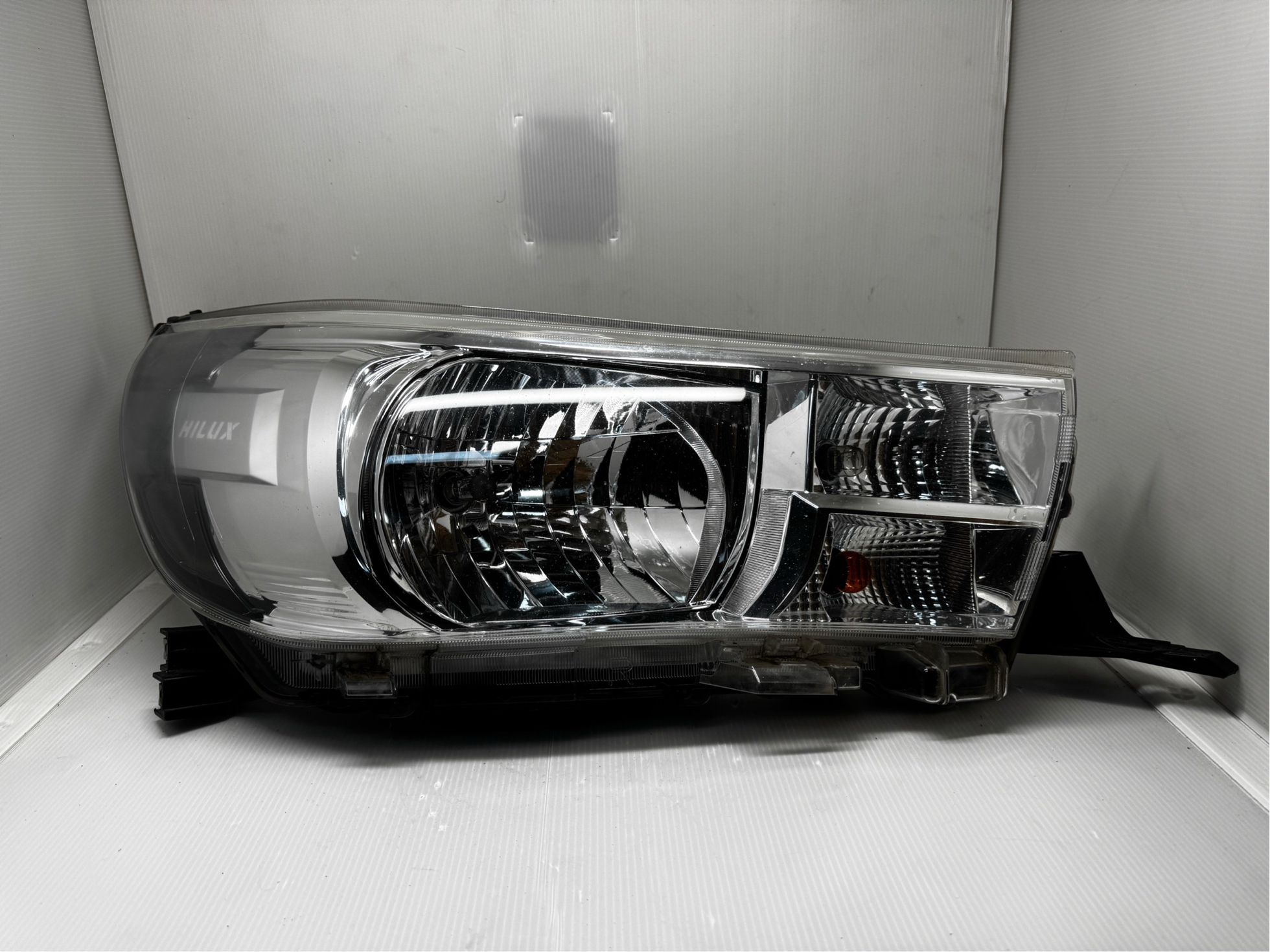 Toyota HILUX REVO 2015-2019 HALOGEN R.H.S HEADLIGHT GENUINE