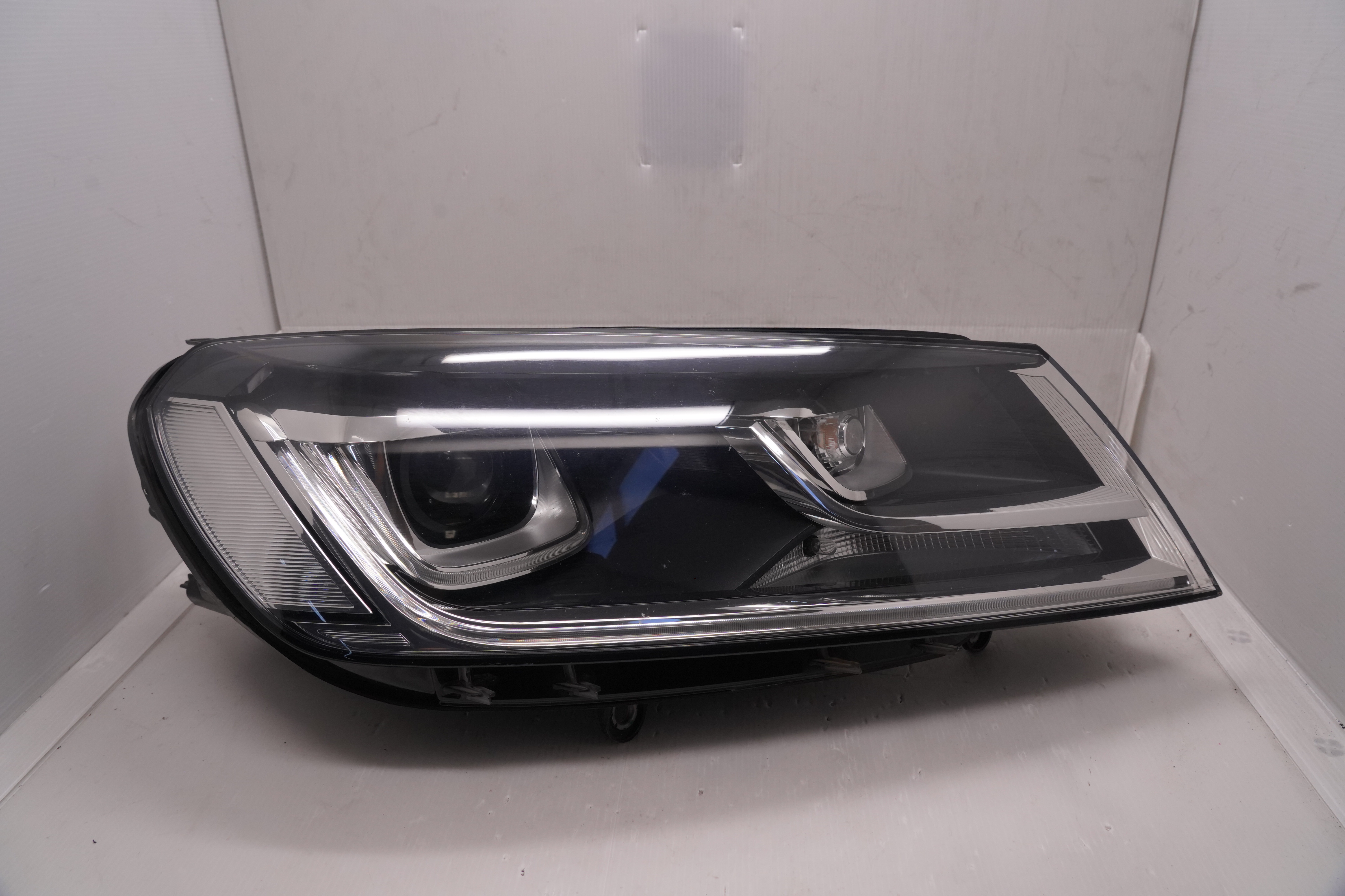 VOLKSWAGEN TOUAREG 2011-2018 LED R.H.S HEADLIGHT GENUINE