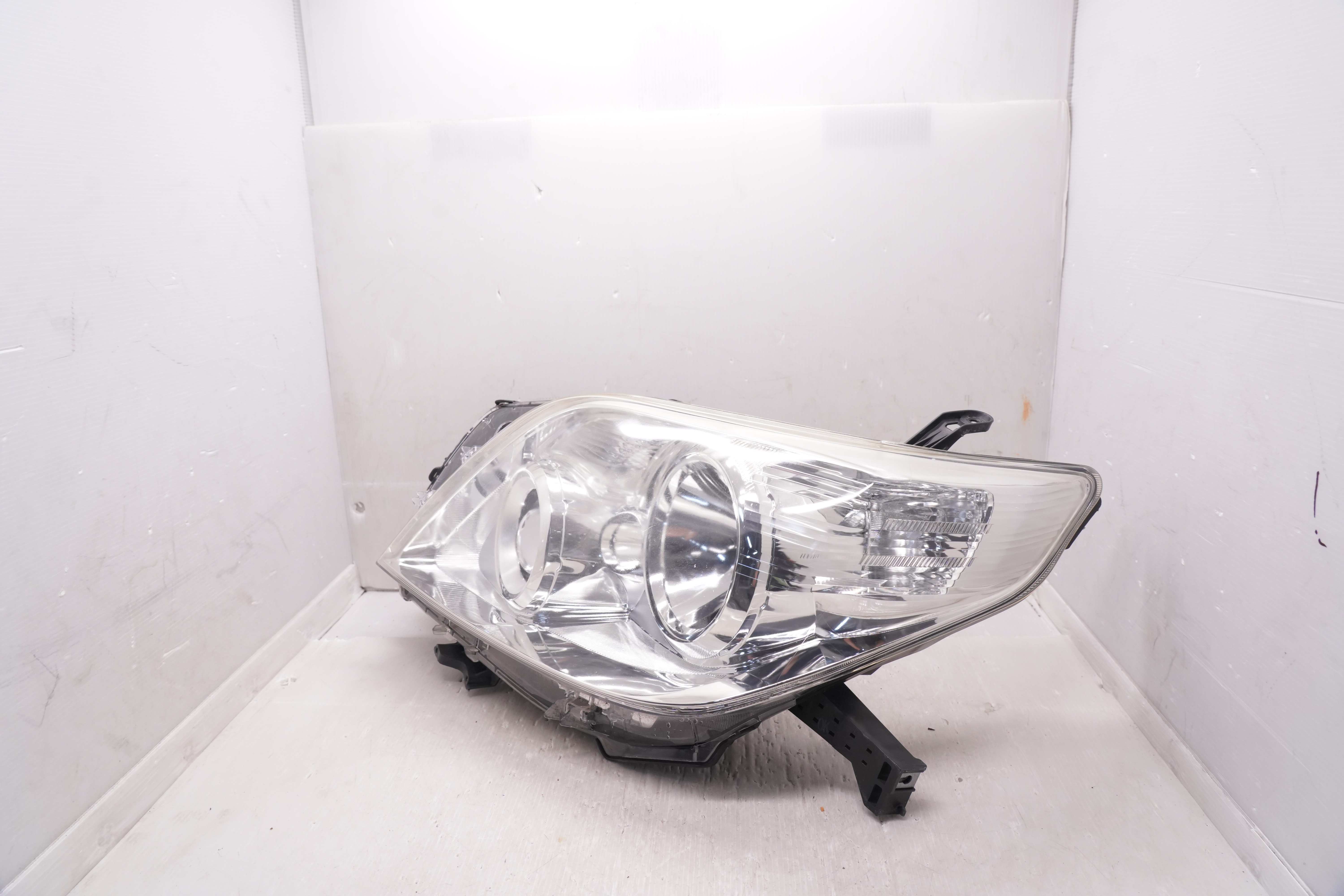 TOYOTA LANDCRUISER PRADO 150 2010-2013 HALOGEN L.H.S HEADLIGHT GENUINE