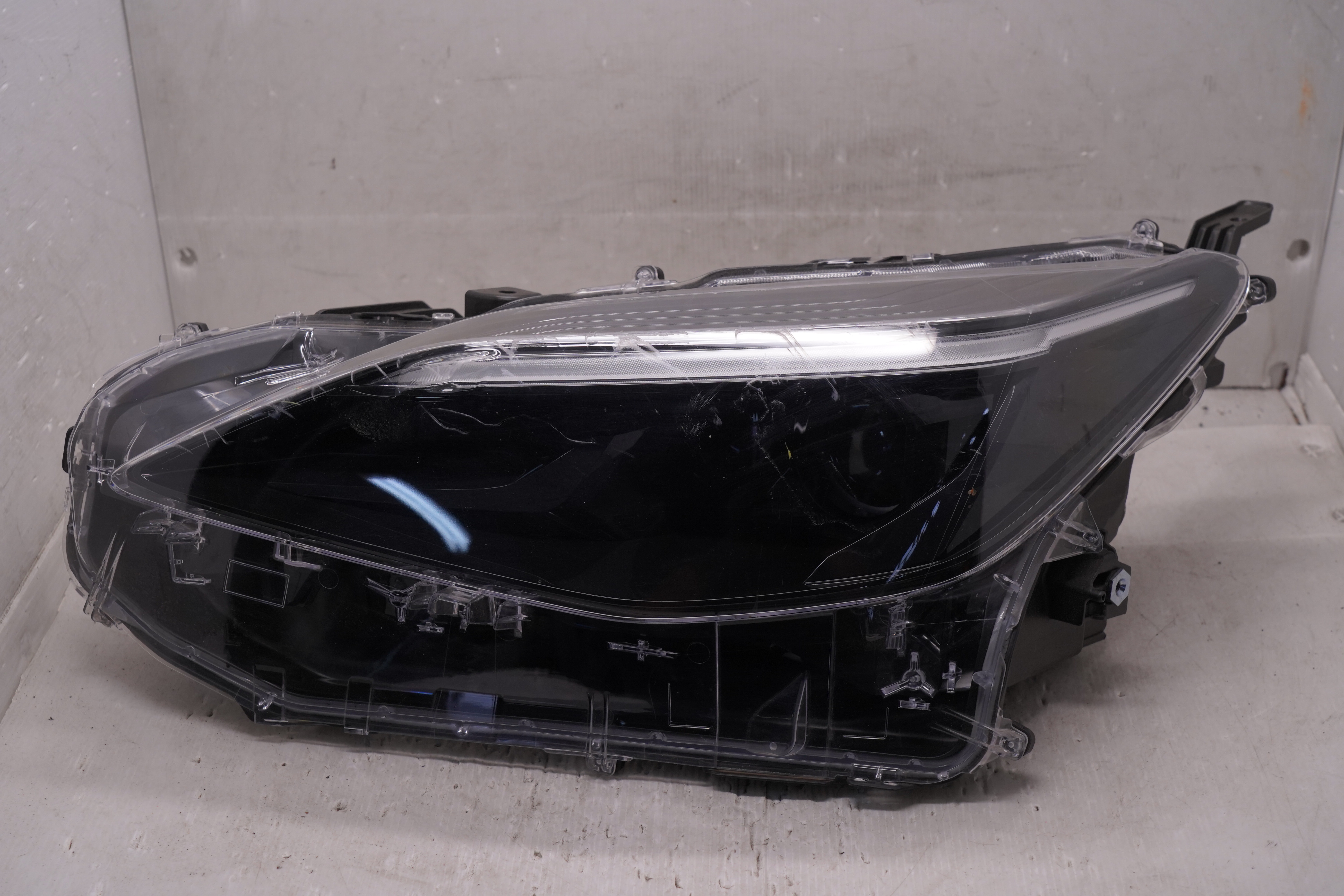 TOYOTA YARIS CROSS MXPB10 2020-2023 HALOGEN L.H.S HEADLIGHT GENUINE