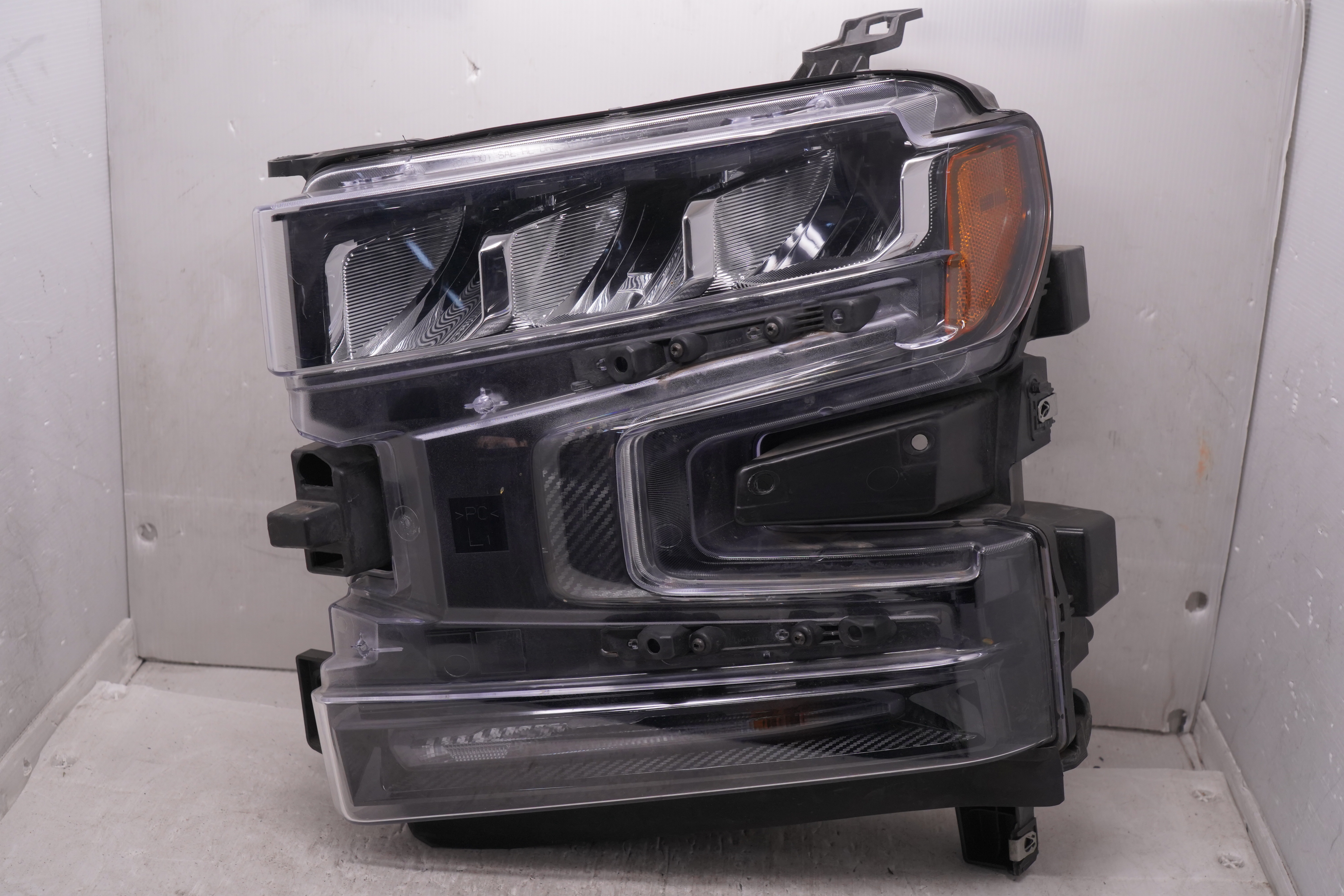 CHEVROLET SILVERADO 1500 2019-2022 LED L.H.S HEADLIGHT GENUINE