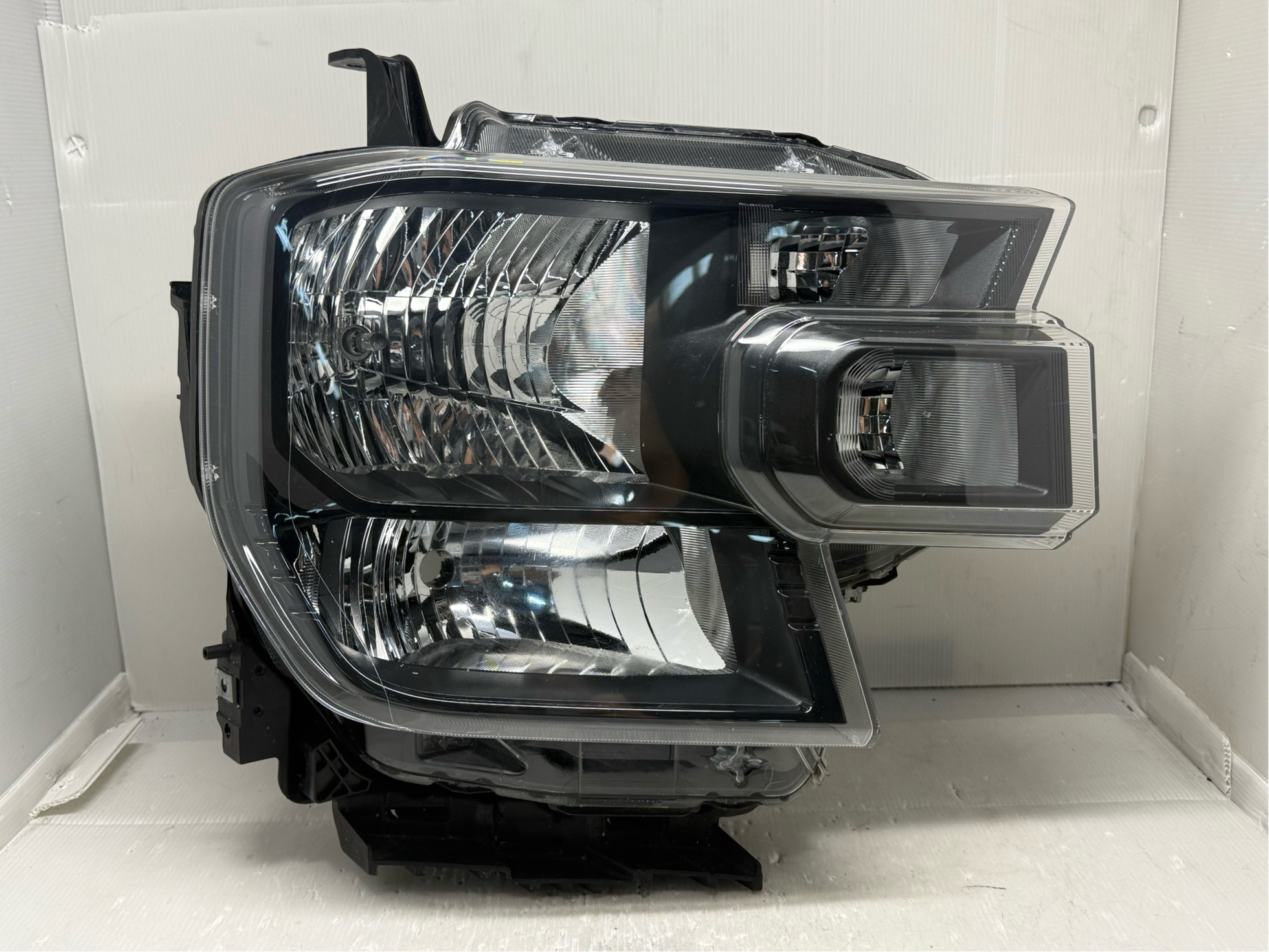 FORD EVEREST RANGER 2022-2024 HALOGEN R.H.S HEADLIGHT GENUINE