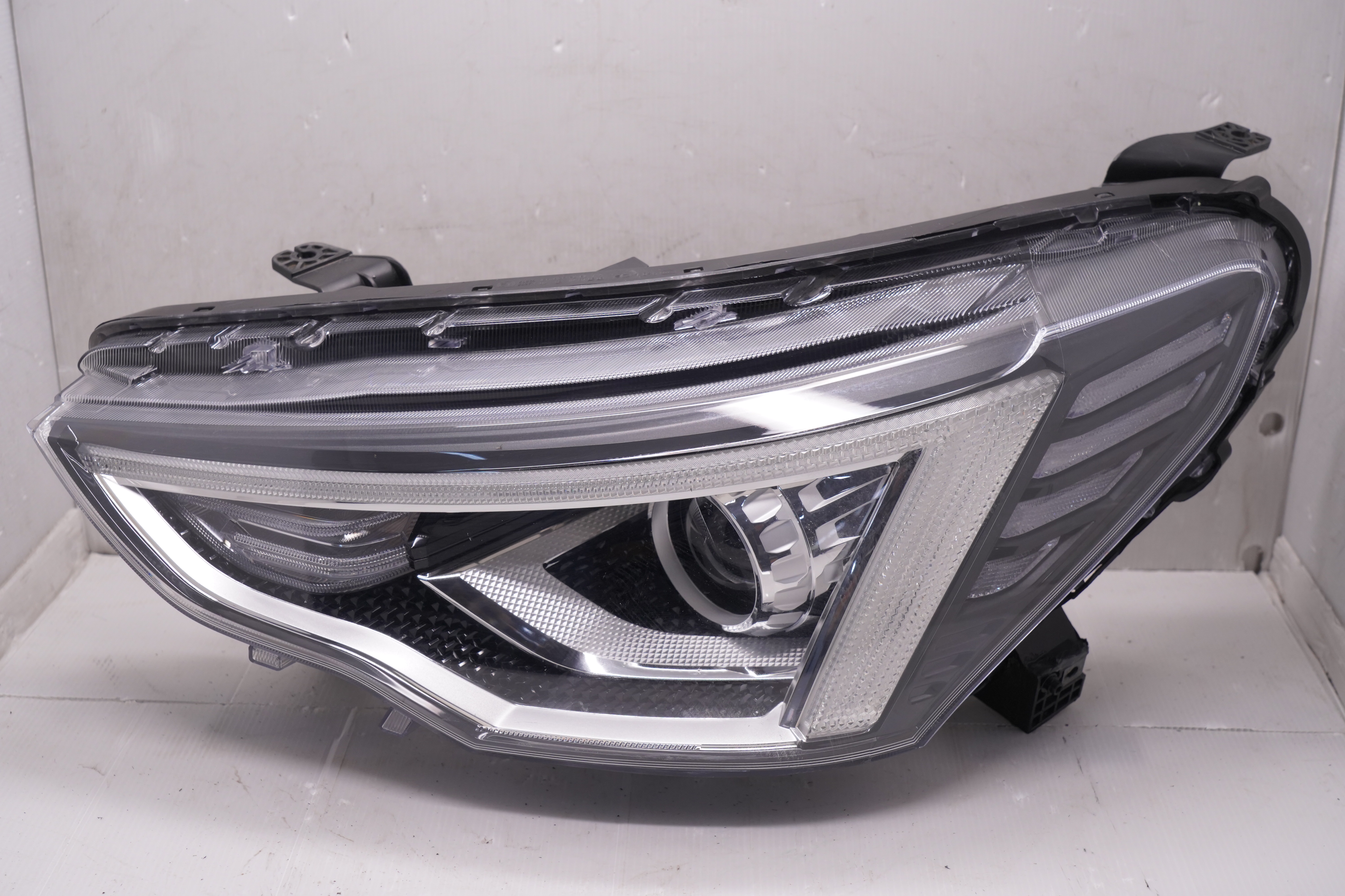 GREAT WALL HAVAL JOLION 2021-2023 HALOGEN L.H.S HEADLIGHT GENUINE