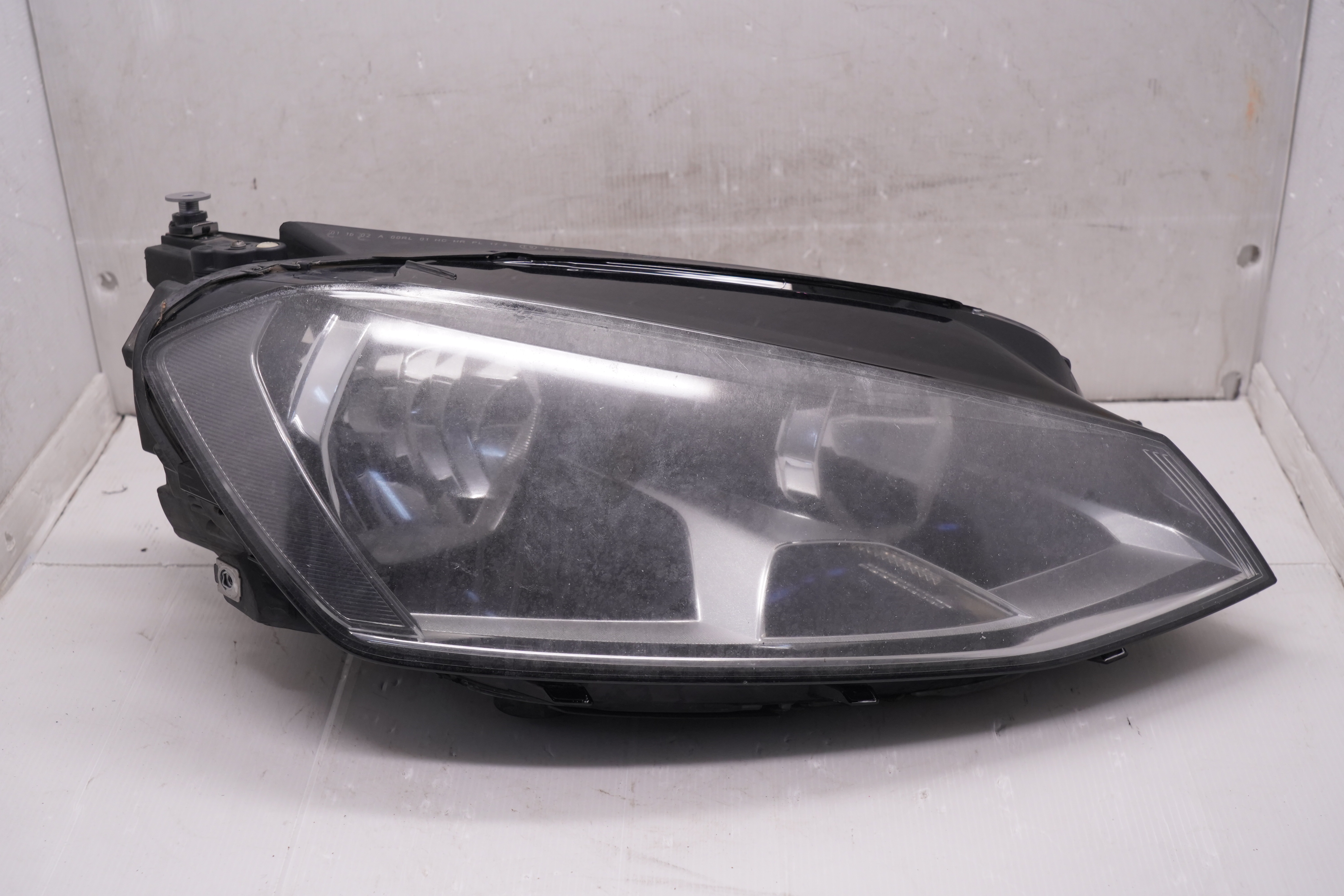 VOLKSWAGEN GOLF MK7 2014-2016 HALOGEN R.H.S HEADLIGHT GENUINE