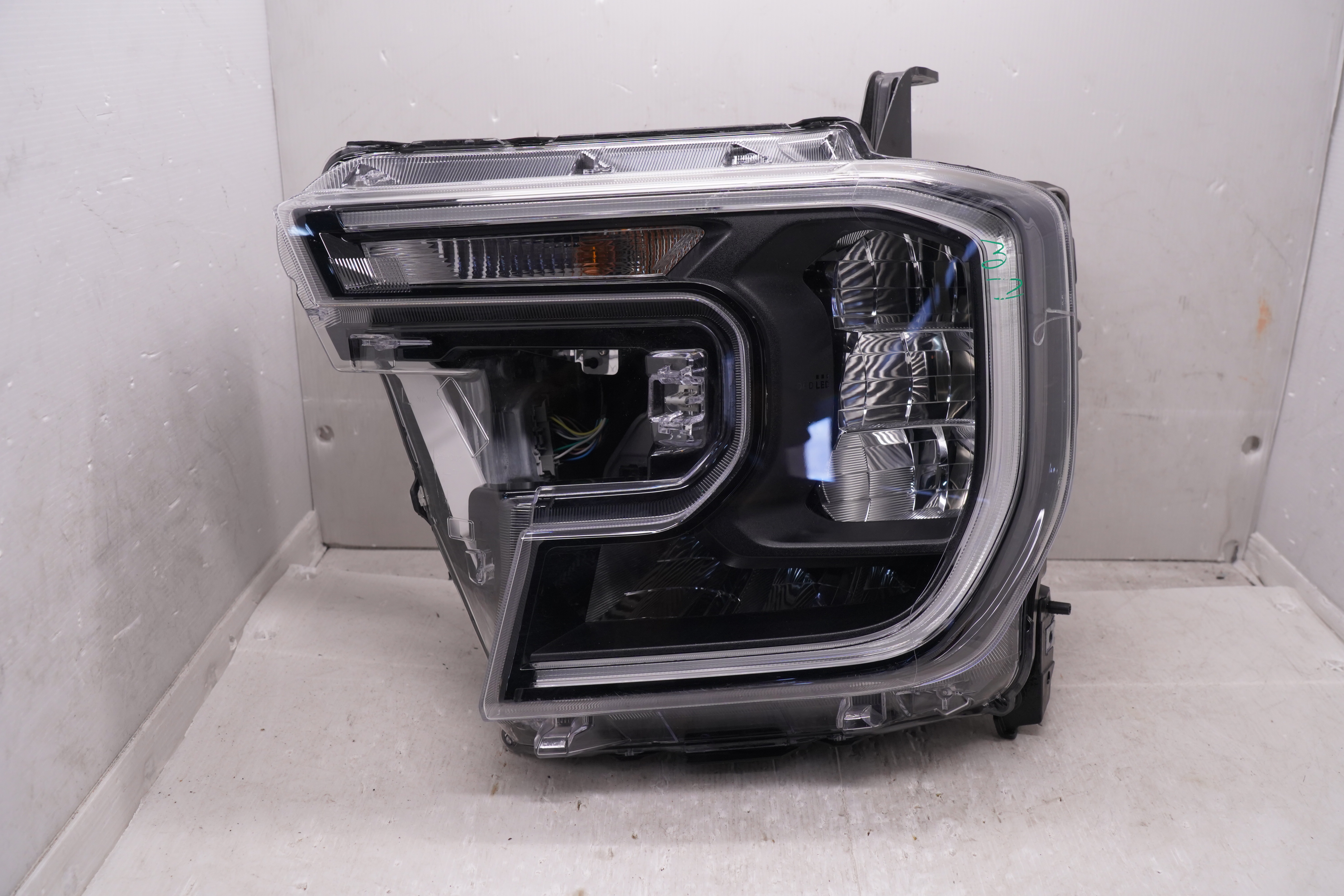 FORD EVEREST RANGER 2022-2025 LED L.H.S HEADLIGHT GENUINE