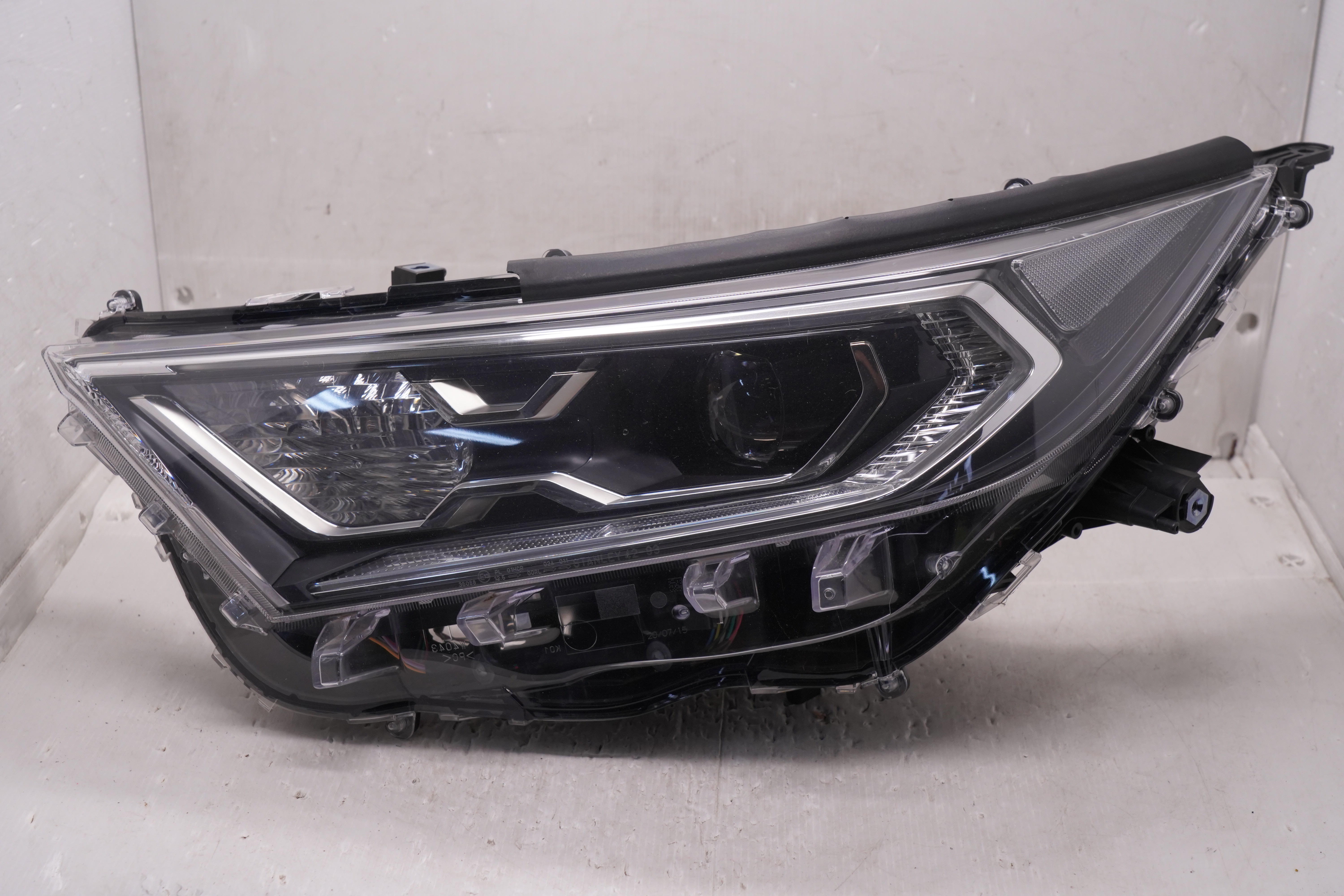 TOYOTA RAV4 V XA50 2019-2021 LED L.H.S HEADLIGHT GENUINE