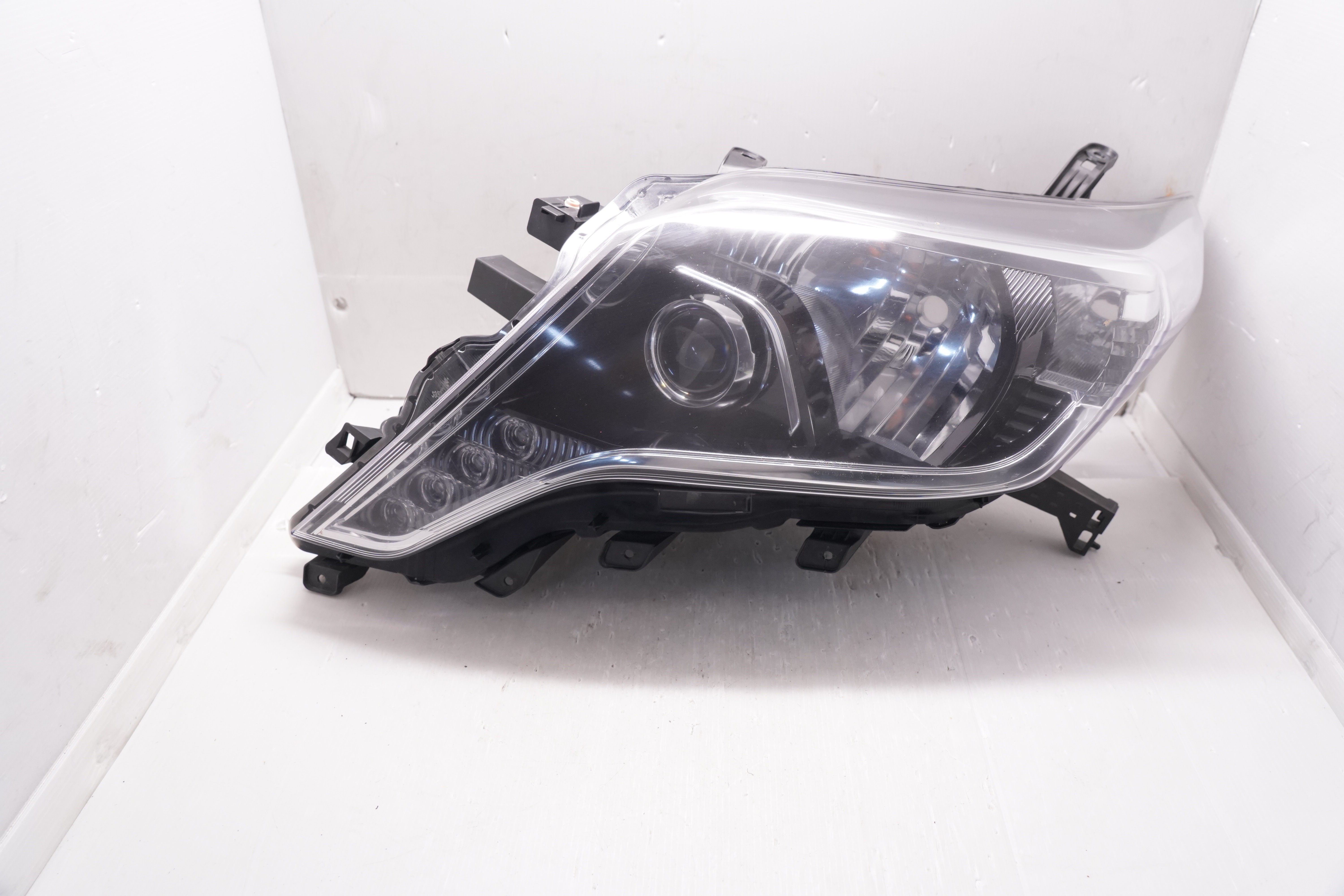 TOYOTA LANDCRUISER PRADO 150 GDJ150W 2014-2017 LED L.H.S HEADLIGHT GENUINE
