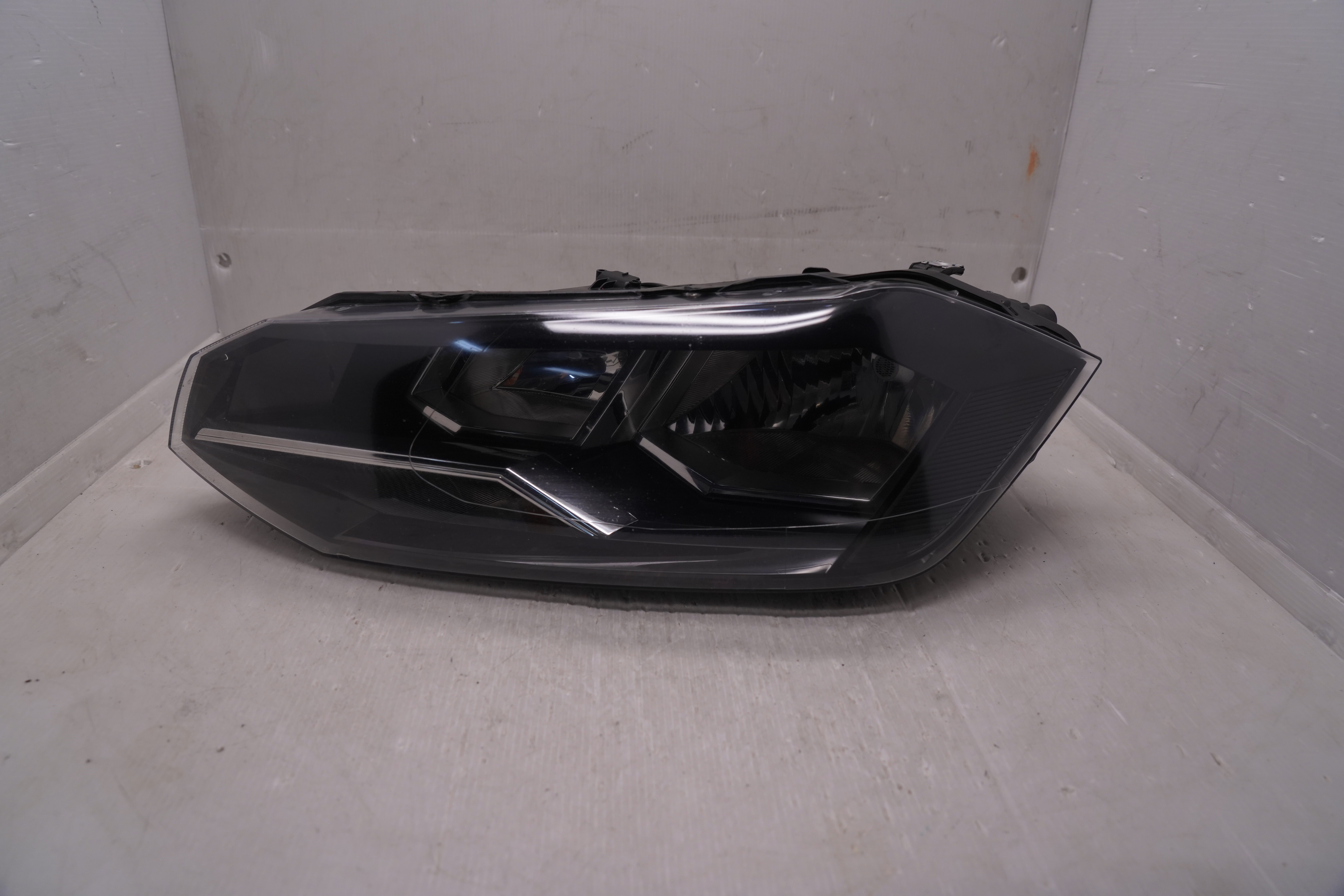 VOLKSWAGEN POLO 2018-2021 HALOGEN HEADLIGHT GENUINE