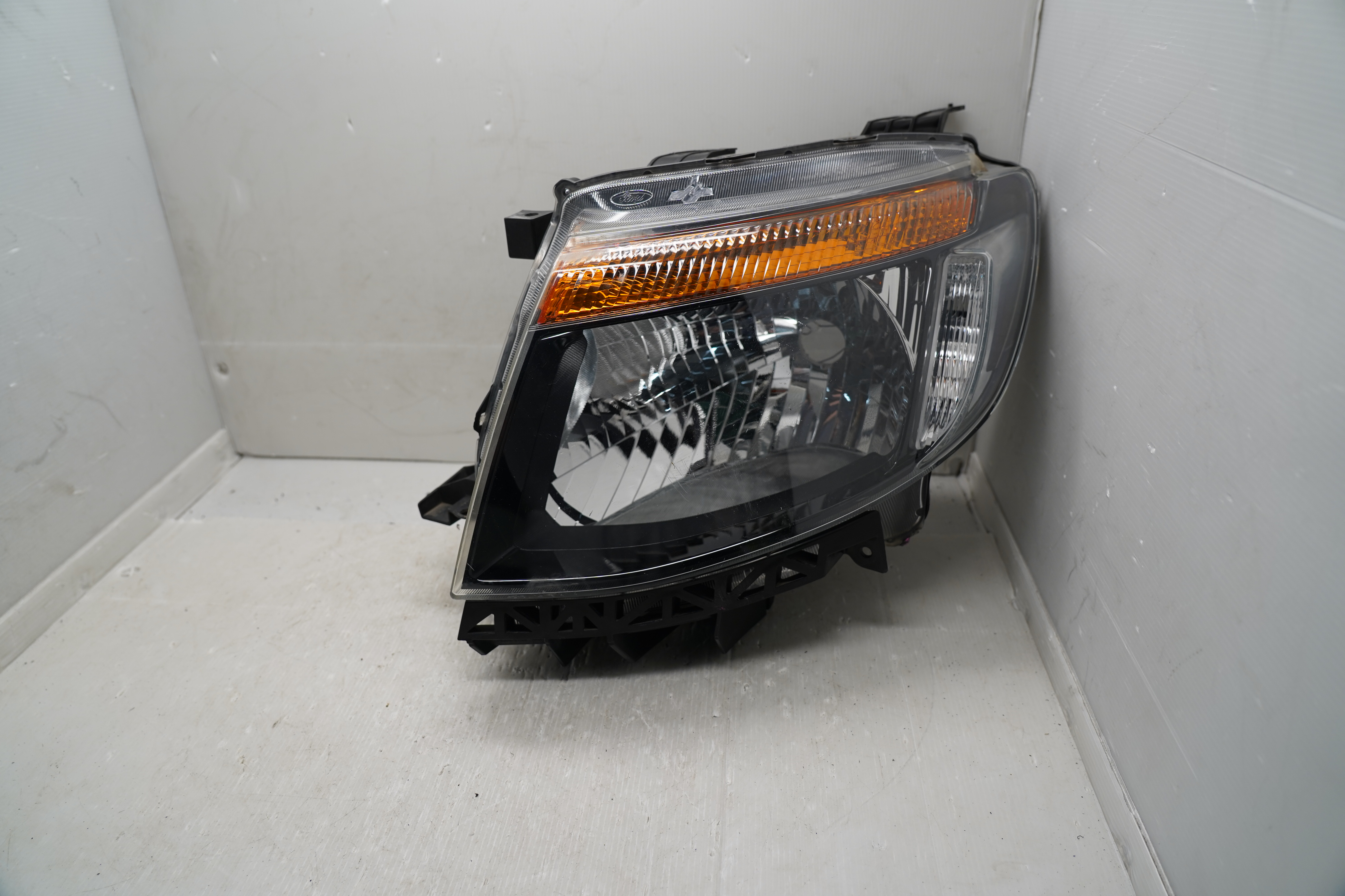 FORD RANGER 2012-2014 HALOGEN L.H.S HEADLIGHT GENUINE