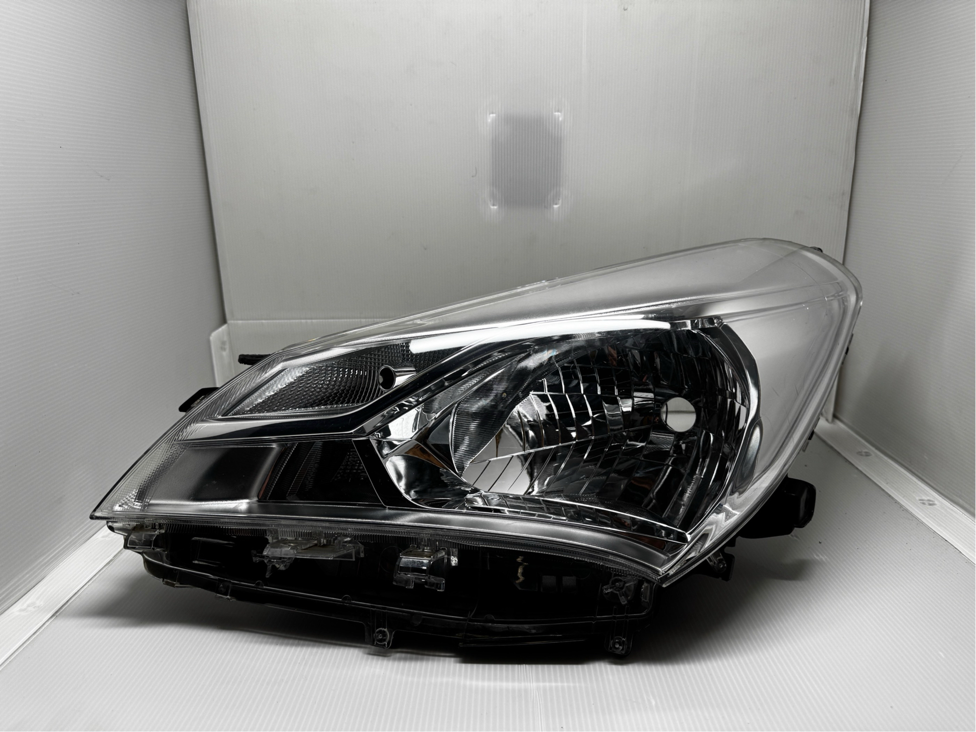 TOYOTA YARIS/VITZ NSP130 2017-2019 HALOGEN L.H.S HEADLIGHT GENUINE