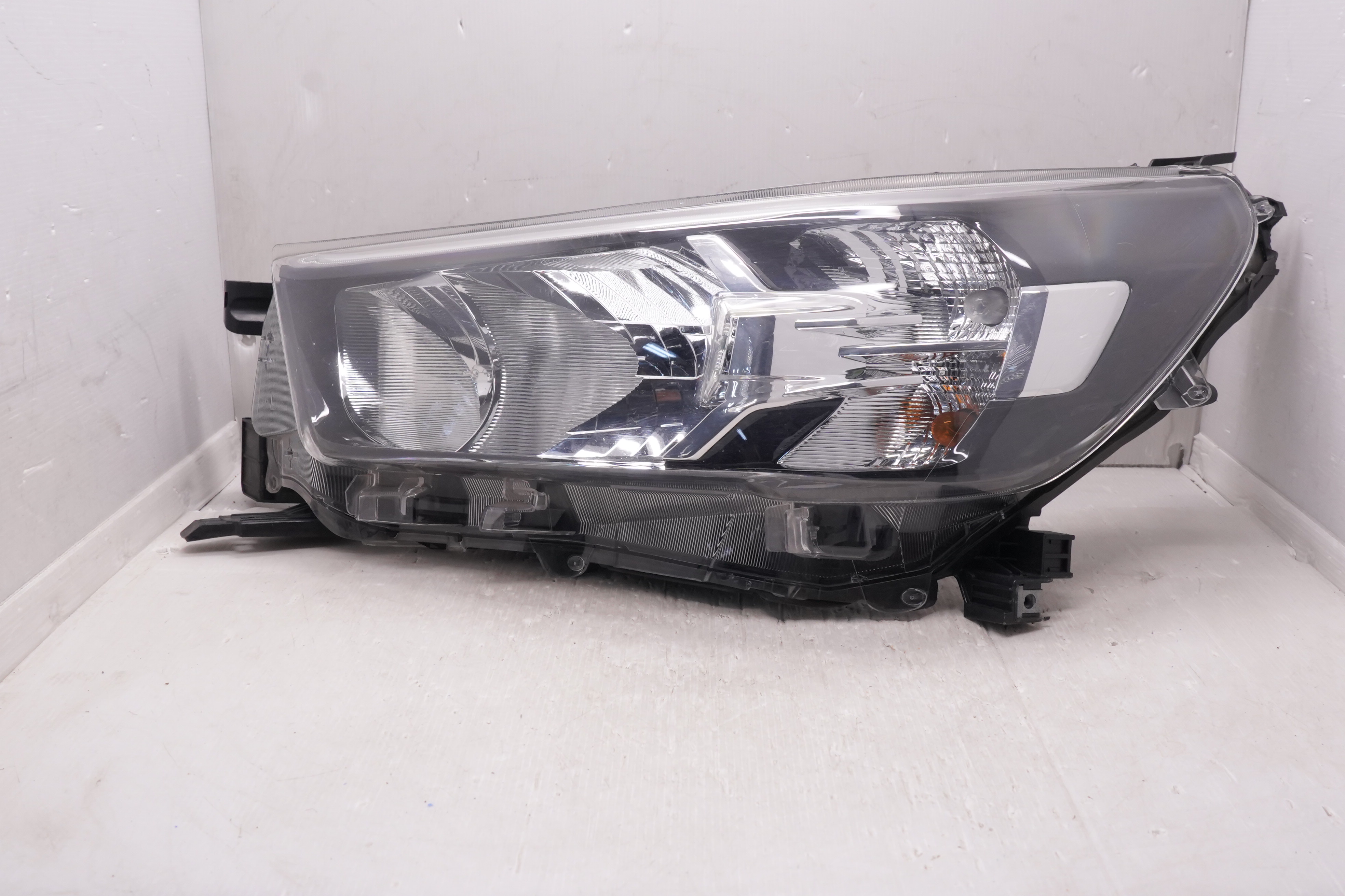 TOYOTA HILUX REVO 2020-2023 HALOGEN L.H.S HEADLIGHT GENUINE
