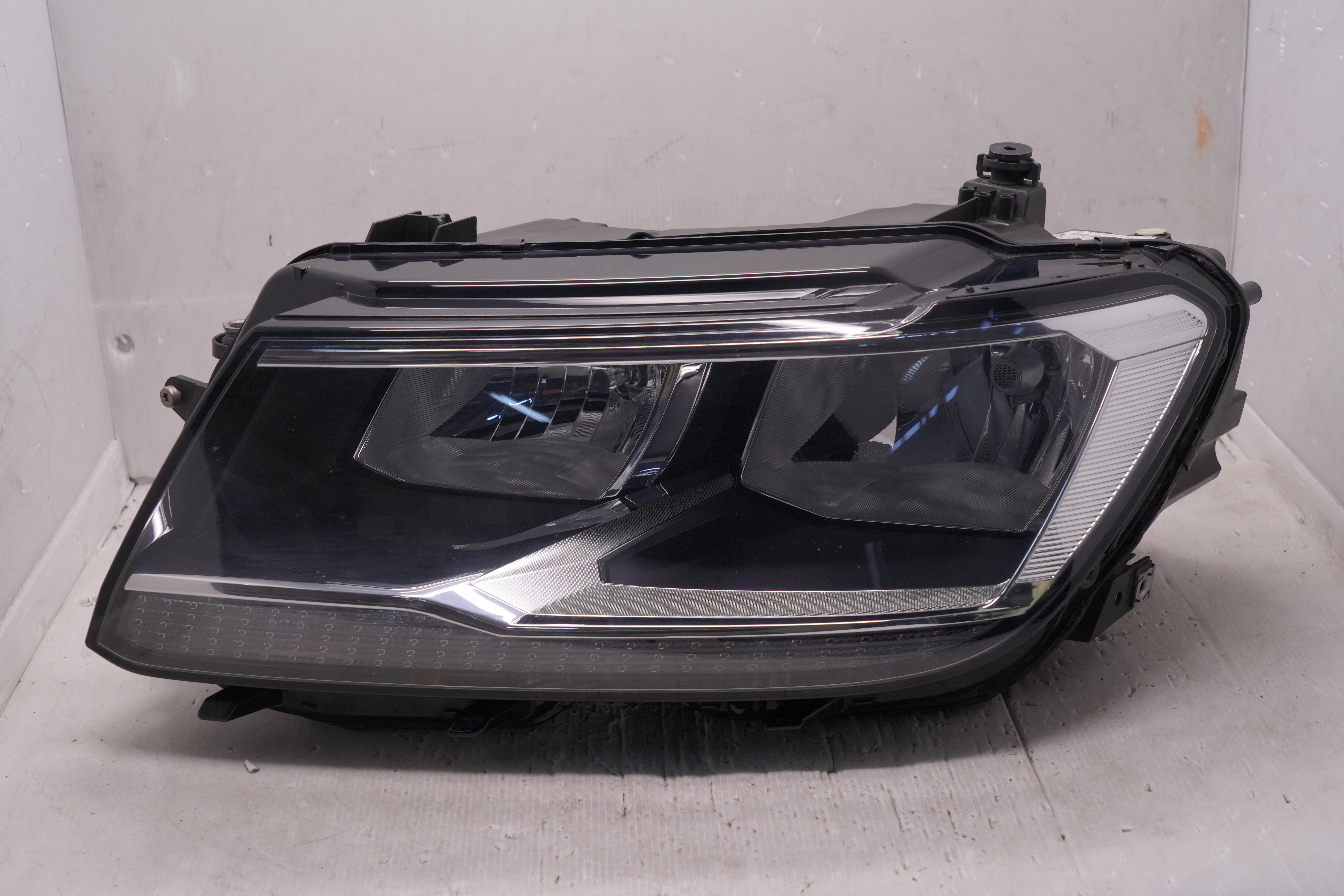 VOLKSWAGEN TIGUAN 2018-2021 HALOGEN L.H.S GENUINE