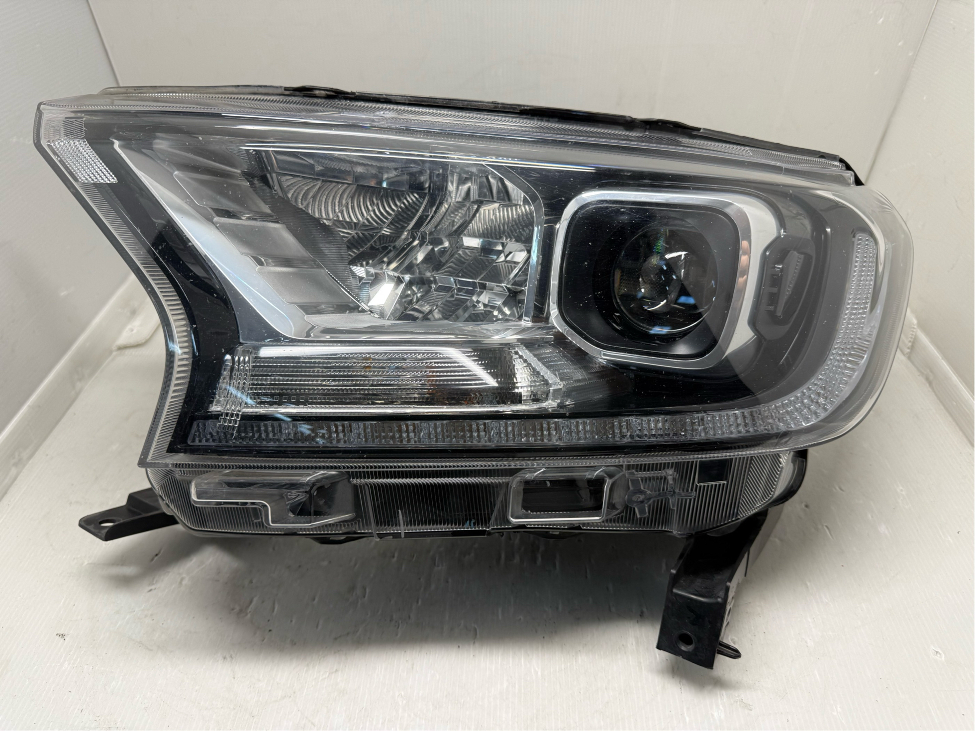 FORD EVEREST RANGER 2020-2021 LED L.H.S HEADLIGHT GENUINE