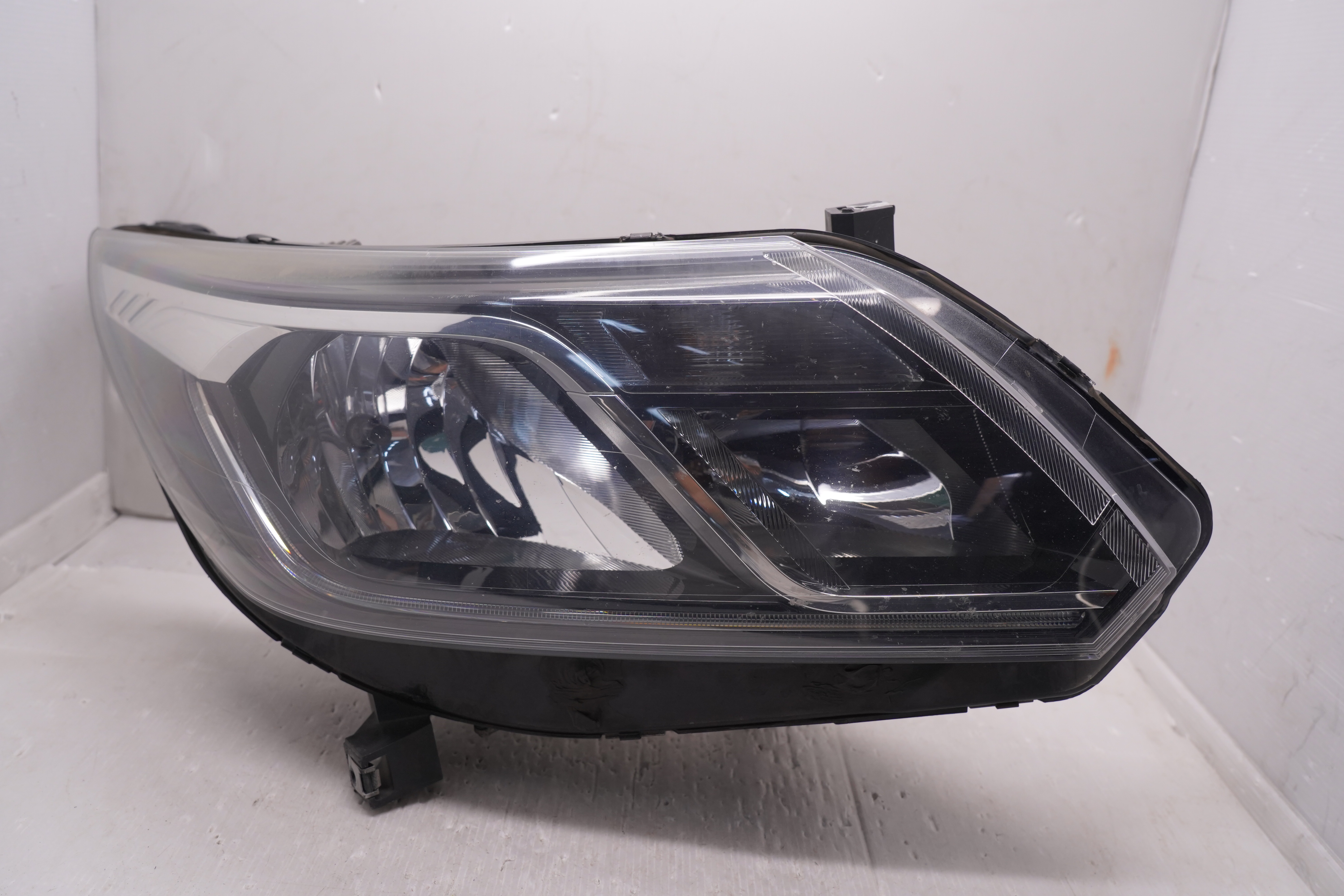 HOLDEN COLORADO 2016-2023 HALOGEN R.H.S HEADLIGHT GENUINE