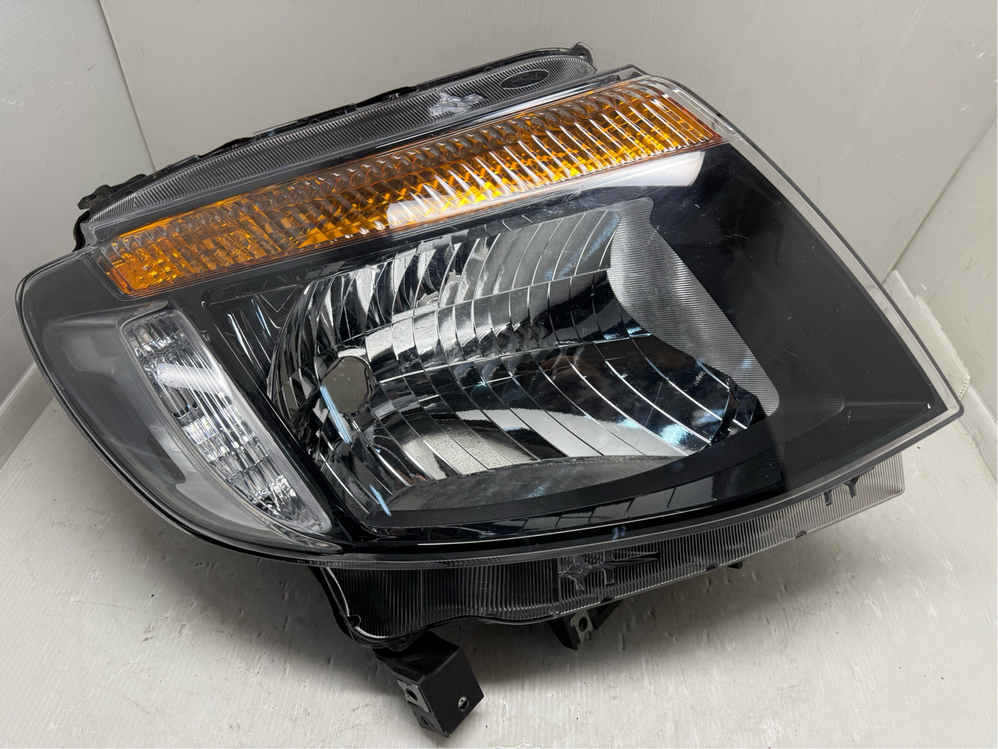 FORD RANGER PX MK1 XL XLT WILDTRAK 2011-2015 HALOGEN R.H.S HEADLIGHT GENUINE