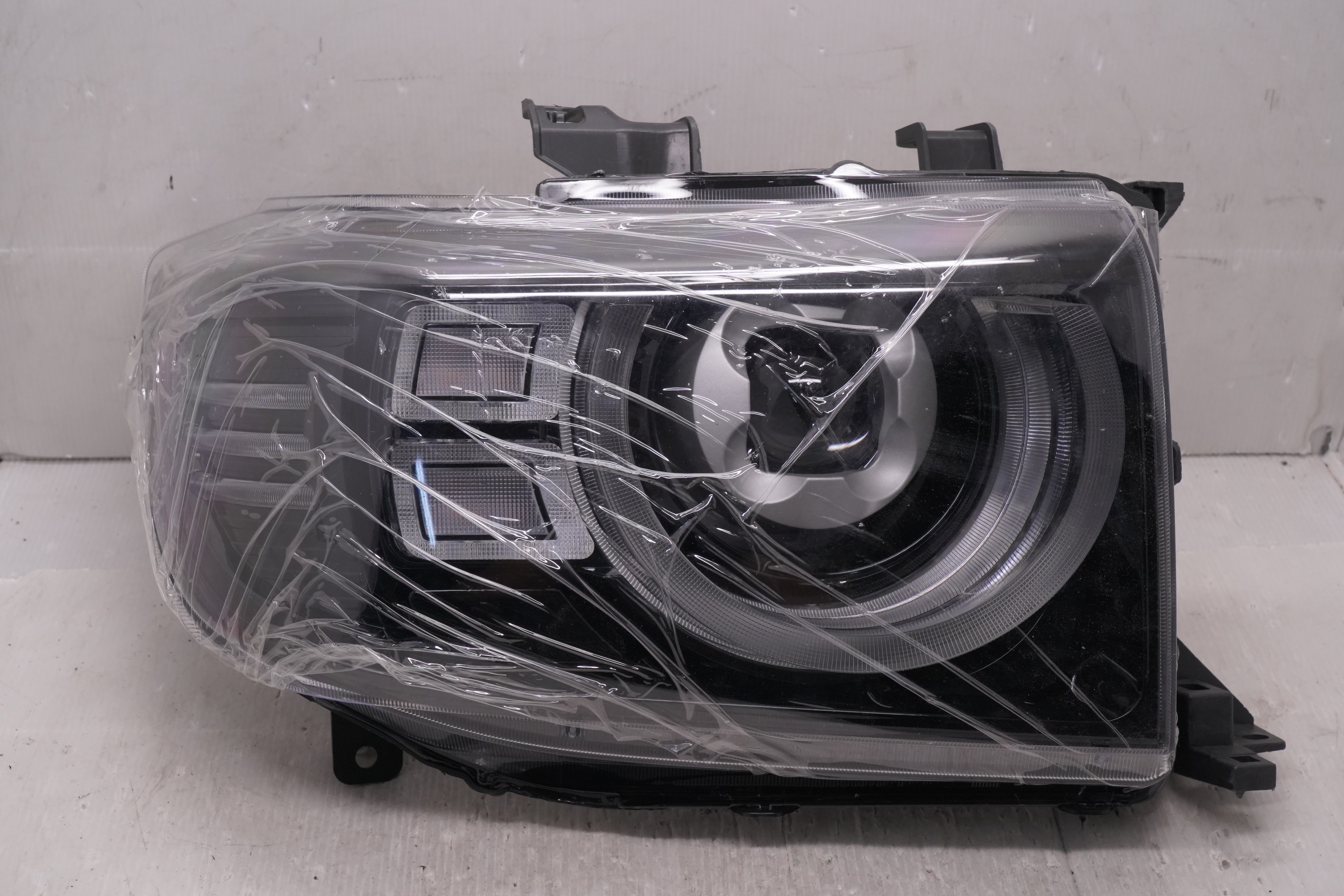 TOYOTA LAND CRUISER FJ70/LC70/FJ79/LC79 2007-2023 LED R.H.S HEADLIGHT (FIT FOR)