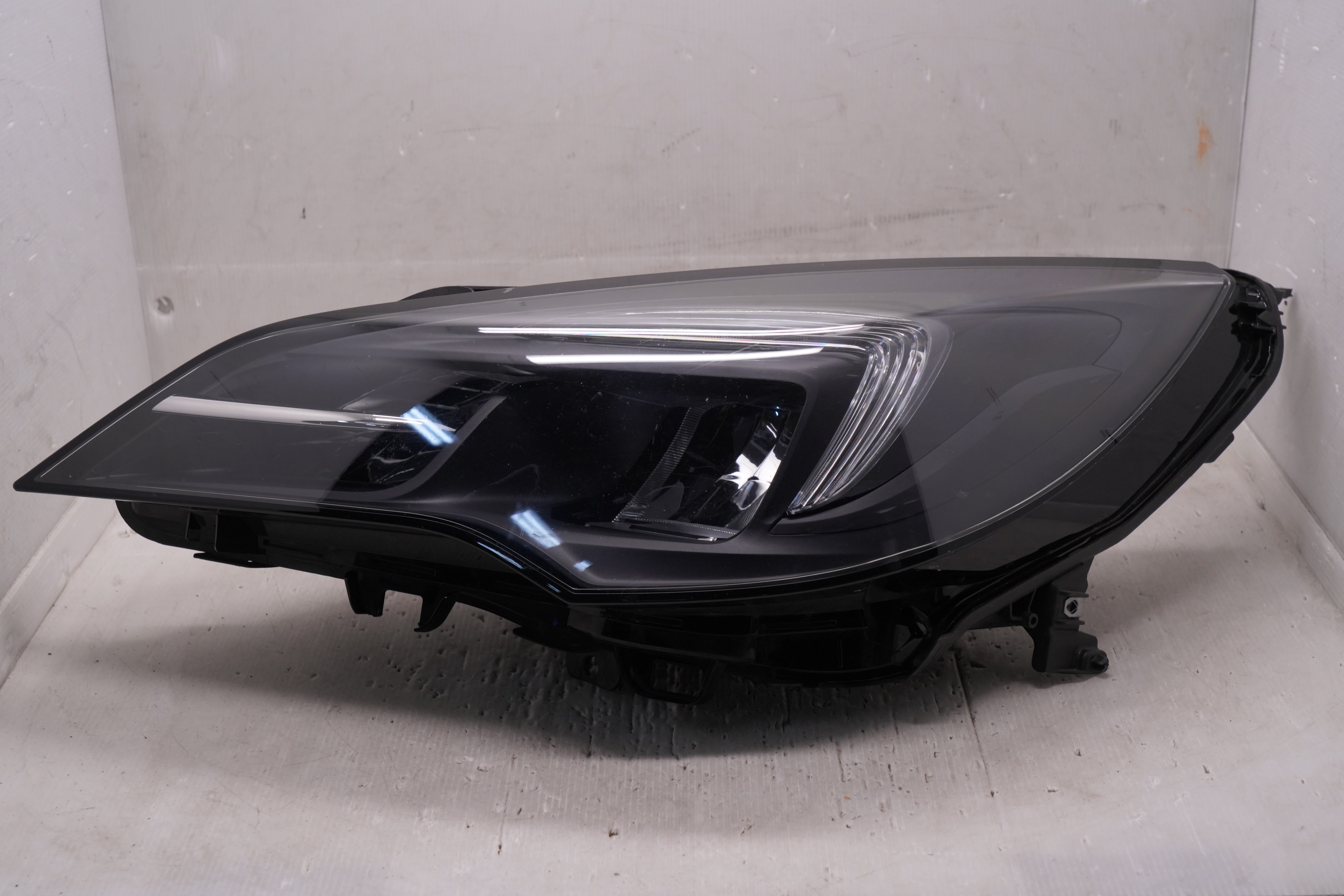 HOLDEN ASTRA 2016-2020 LENS HALOGEN L.H.S HEADLIGHT GENUINE