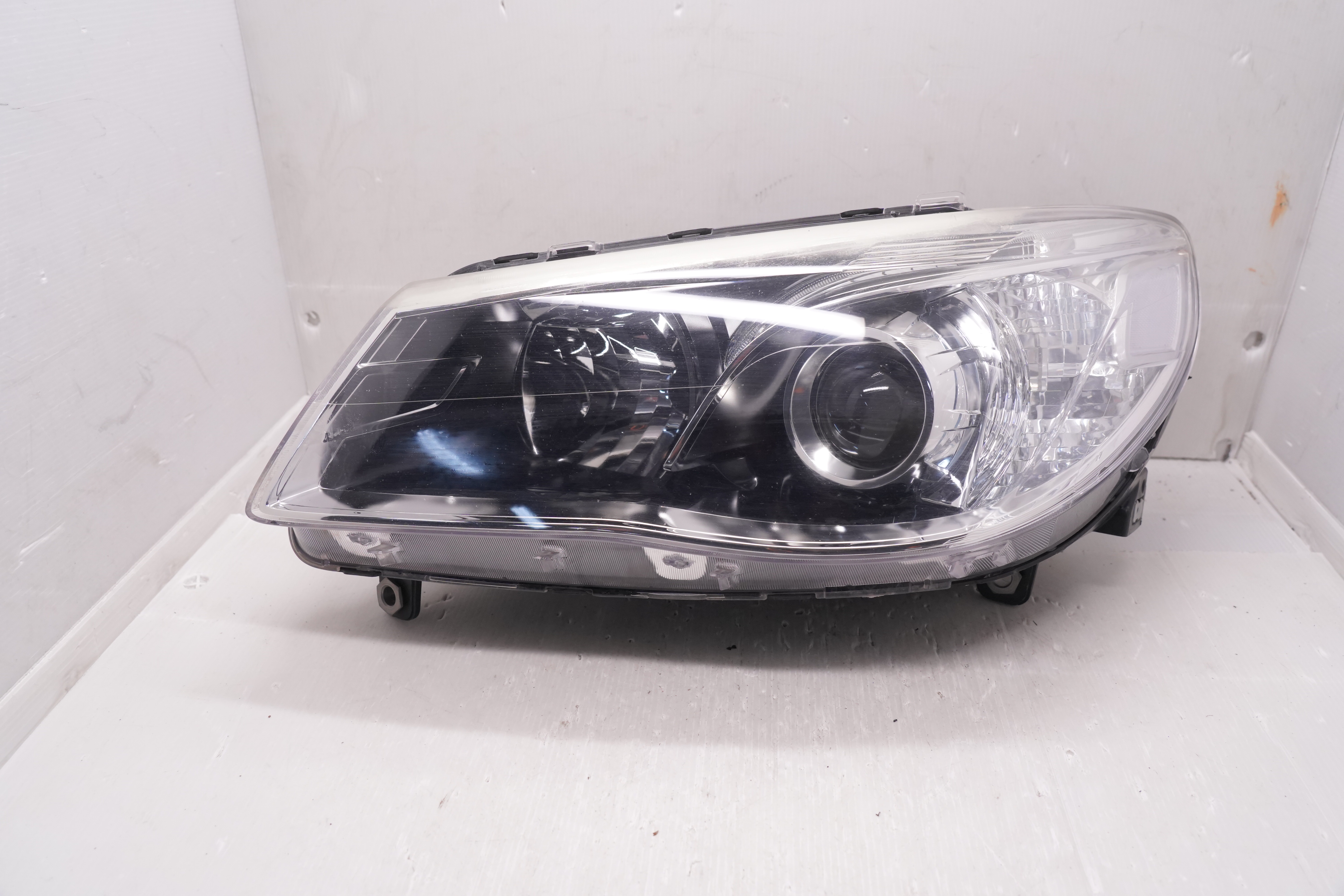 HOLDEN COMMODORE VF SV6 2013-2017 HALOGEN L.H.S HEADLIGHT GENUINE