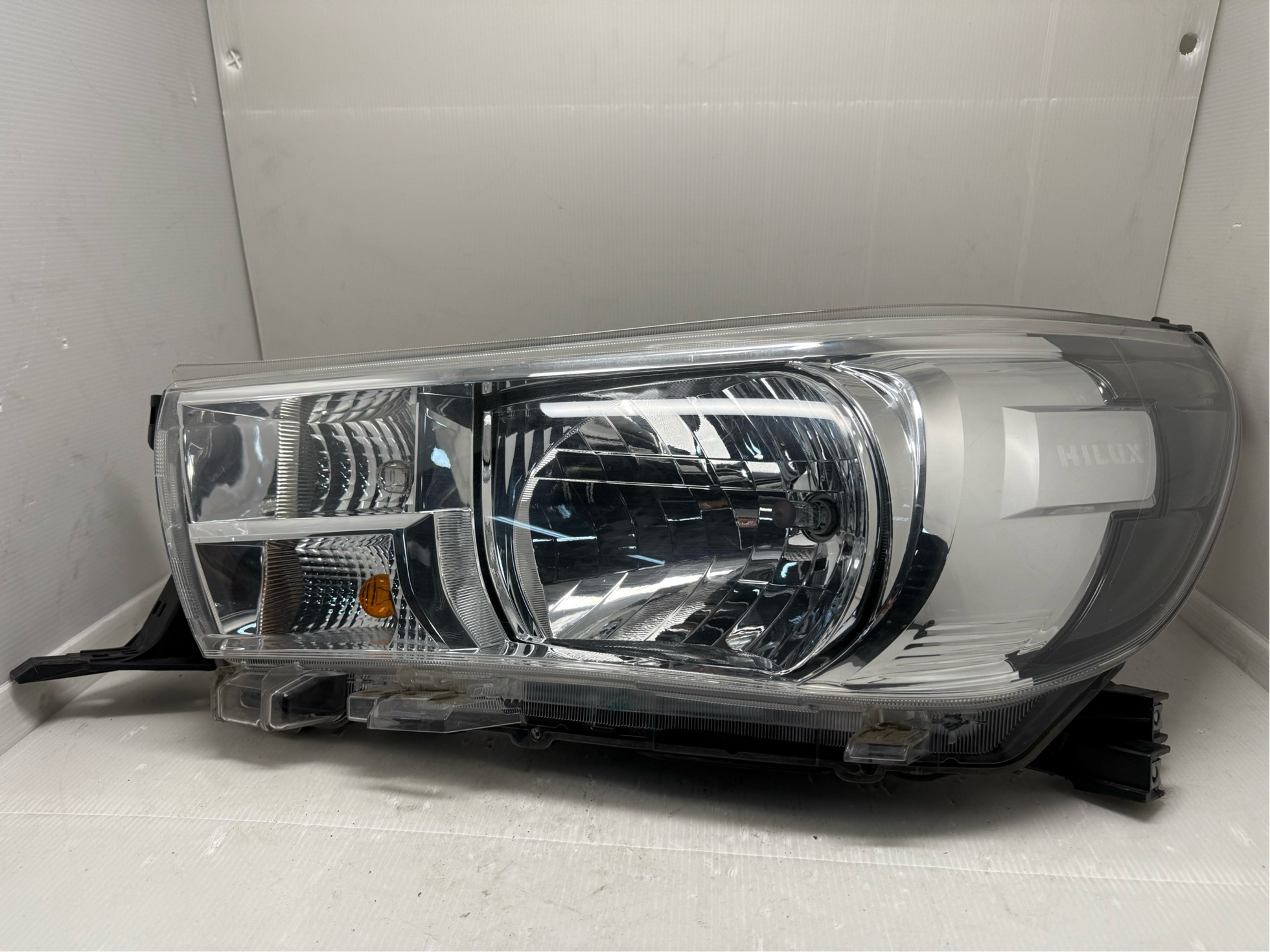 TOYOTA HILUX REVO 2015-2019 HALOGEN L.H.S HEADLIGHT GENUINE