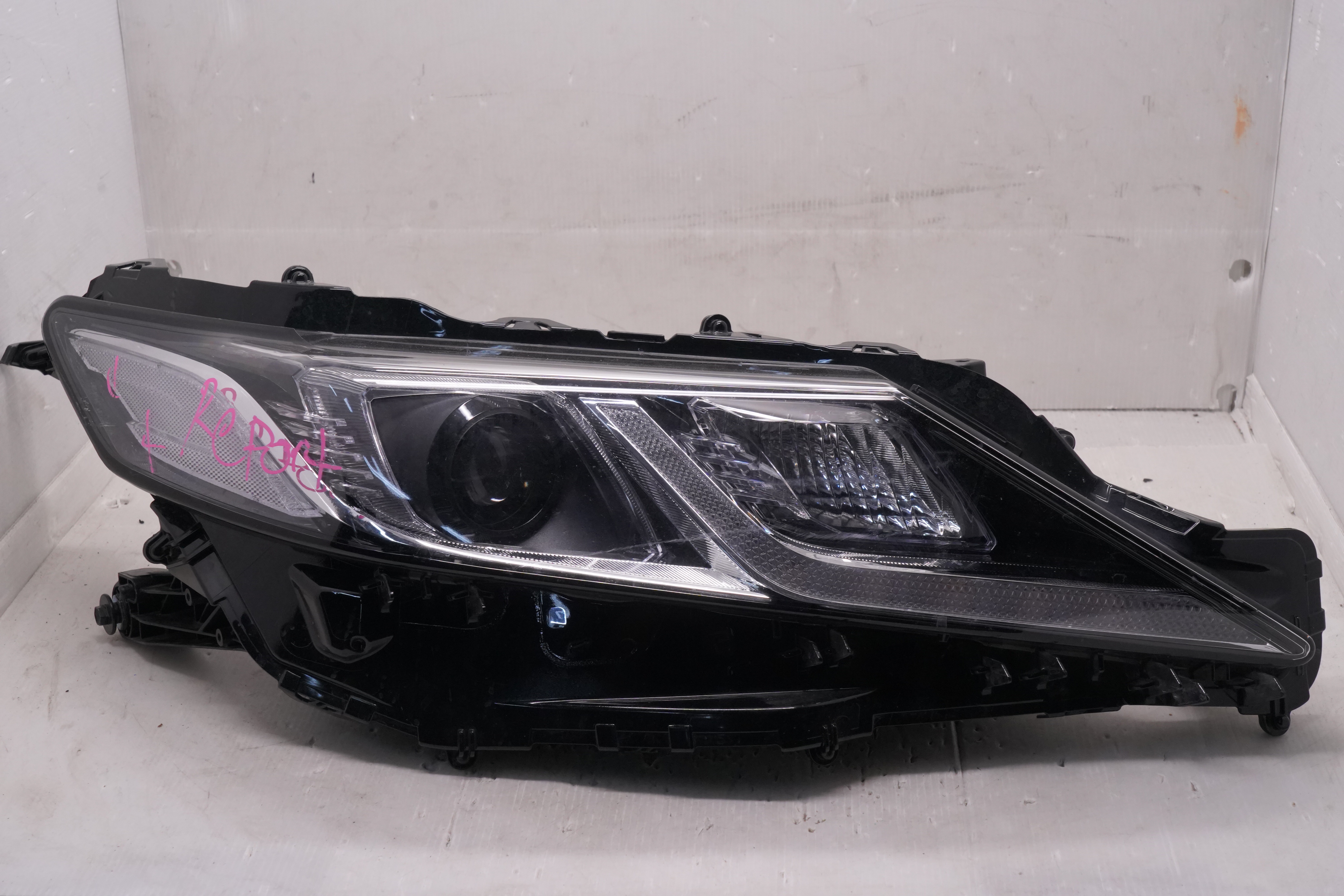 TOYOTA CAMRY ACV70 2018-2022 LED R.H.S HEADLIGHT GENUINE
